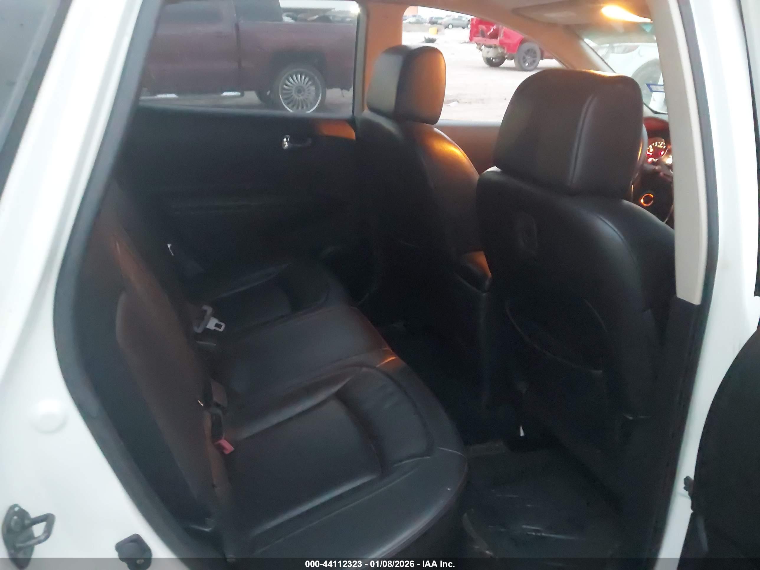 NISSAN ROGUE image 8