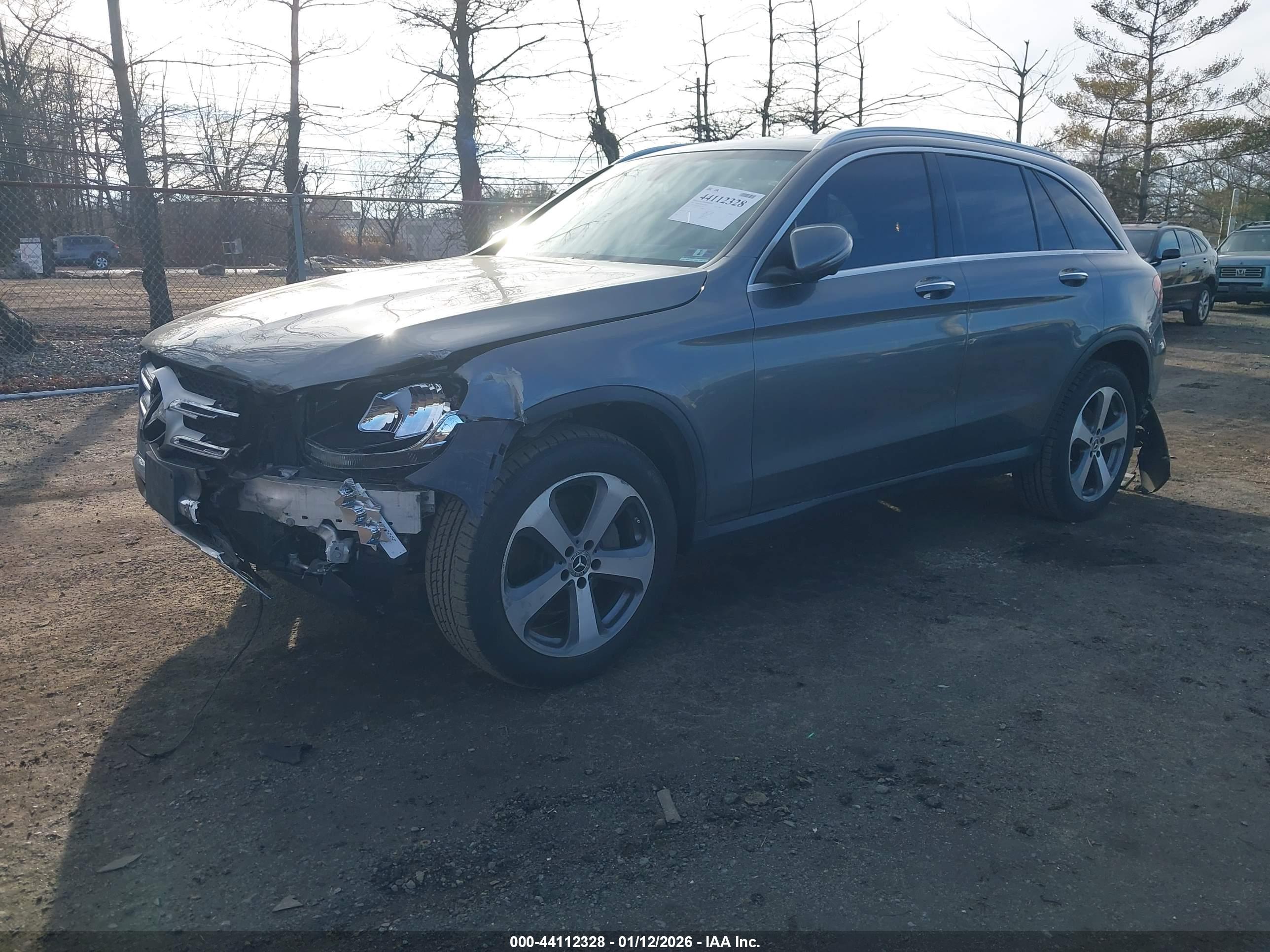 MERCEDES-BENZ GLC image 2