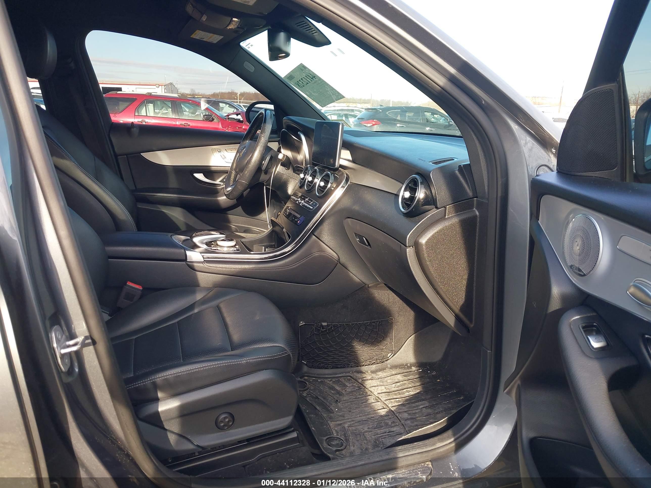 MERCEDES-BENZ GLC image 5
