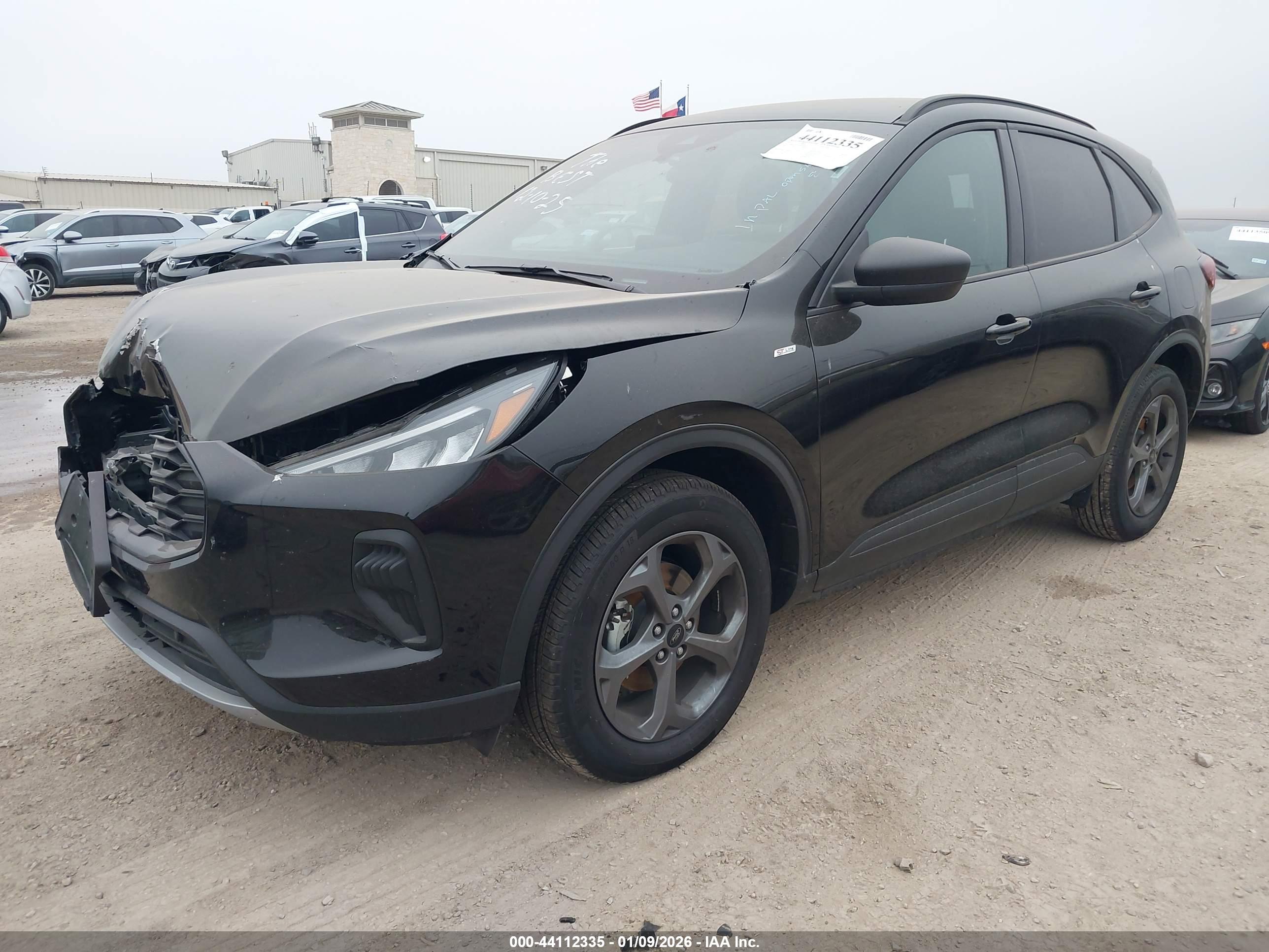 FORD ESCAPE image 2
