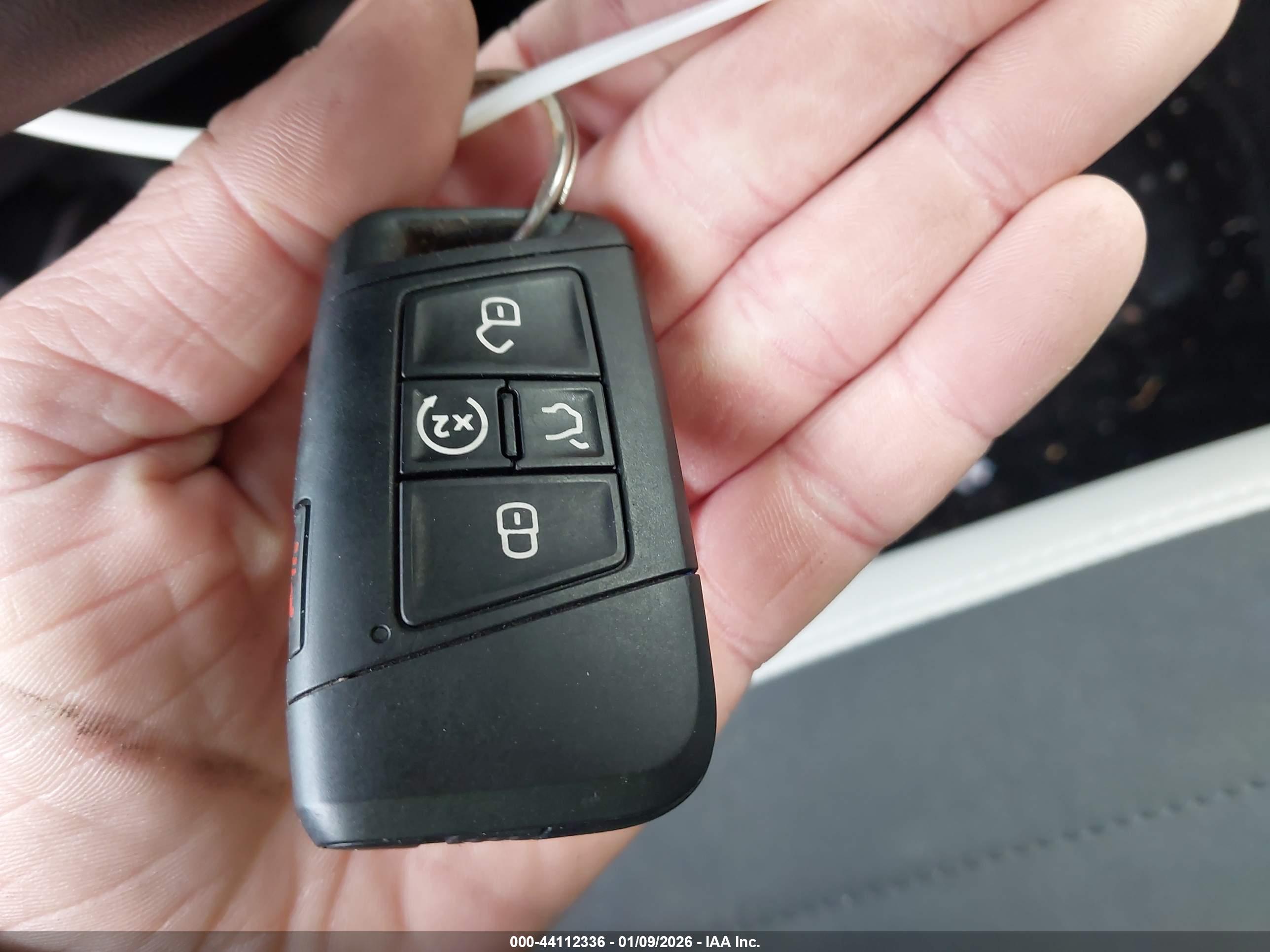 VOLKSWAGEN TAOS image 11