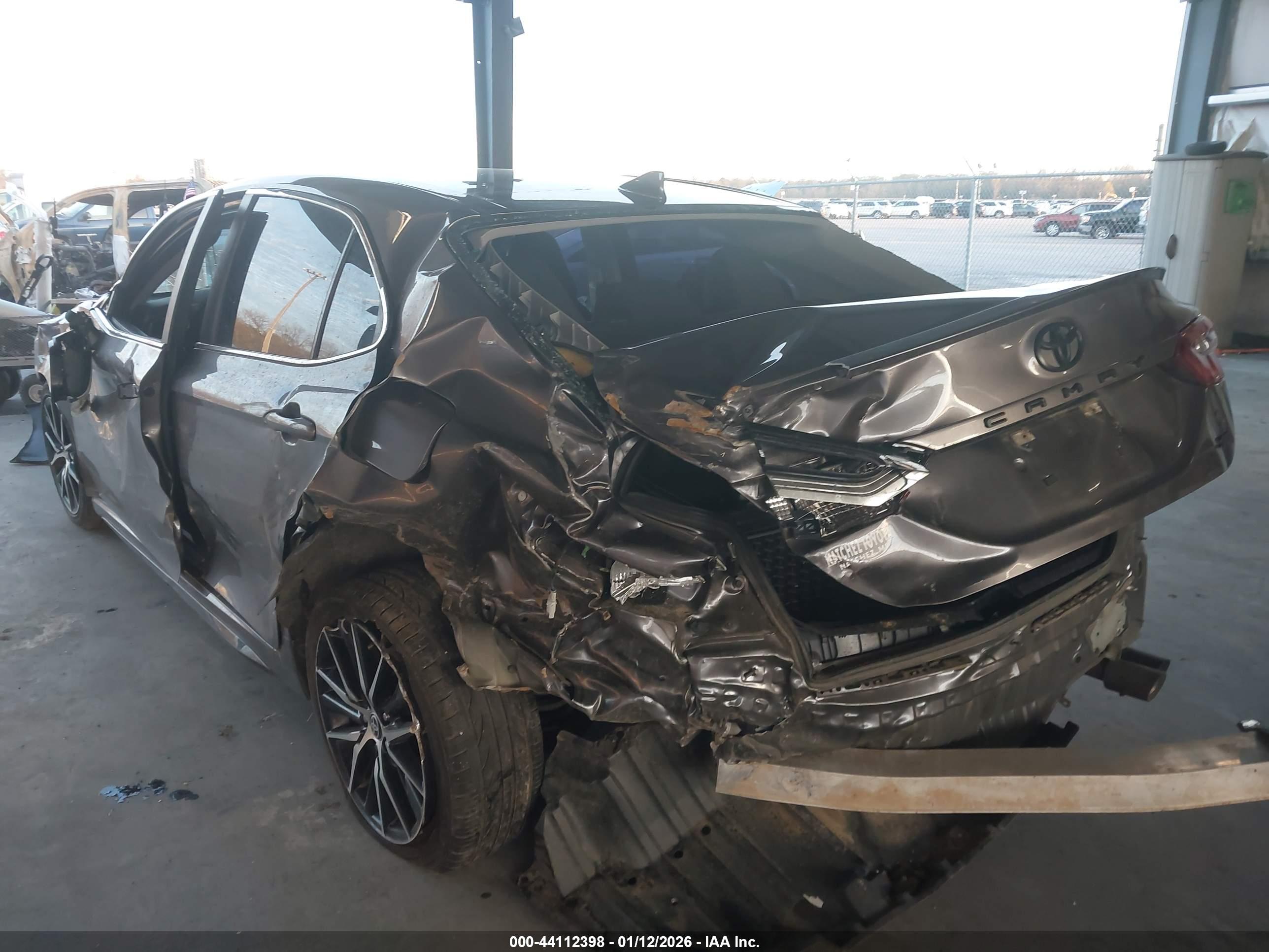 TOYOTA CAMRY image 3