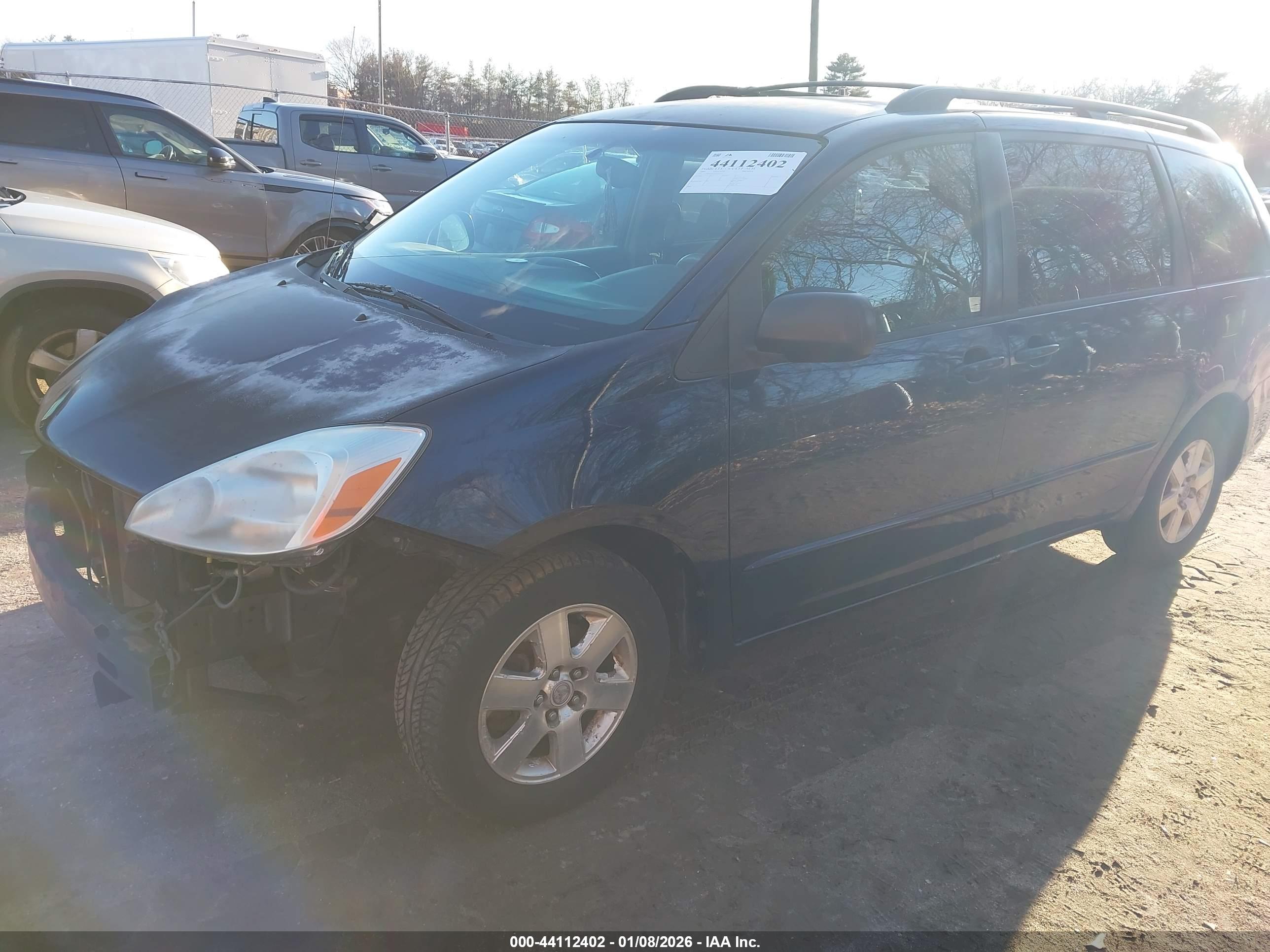 TOYOTA SIENNA image 2