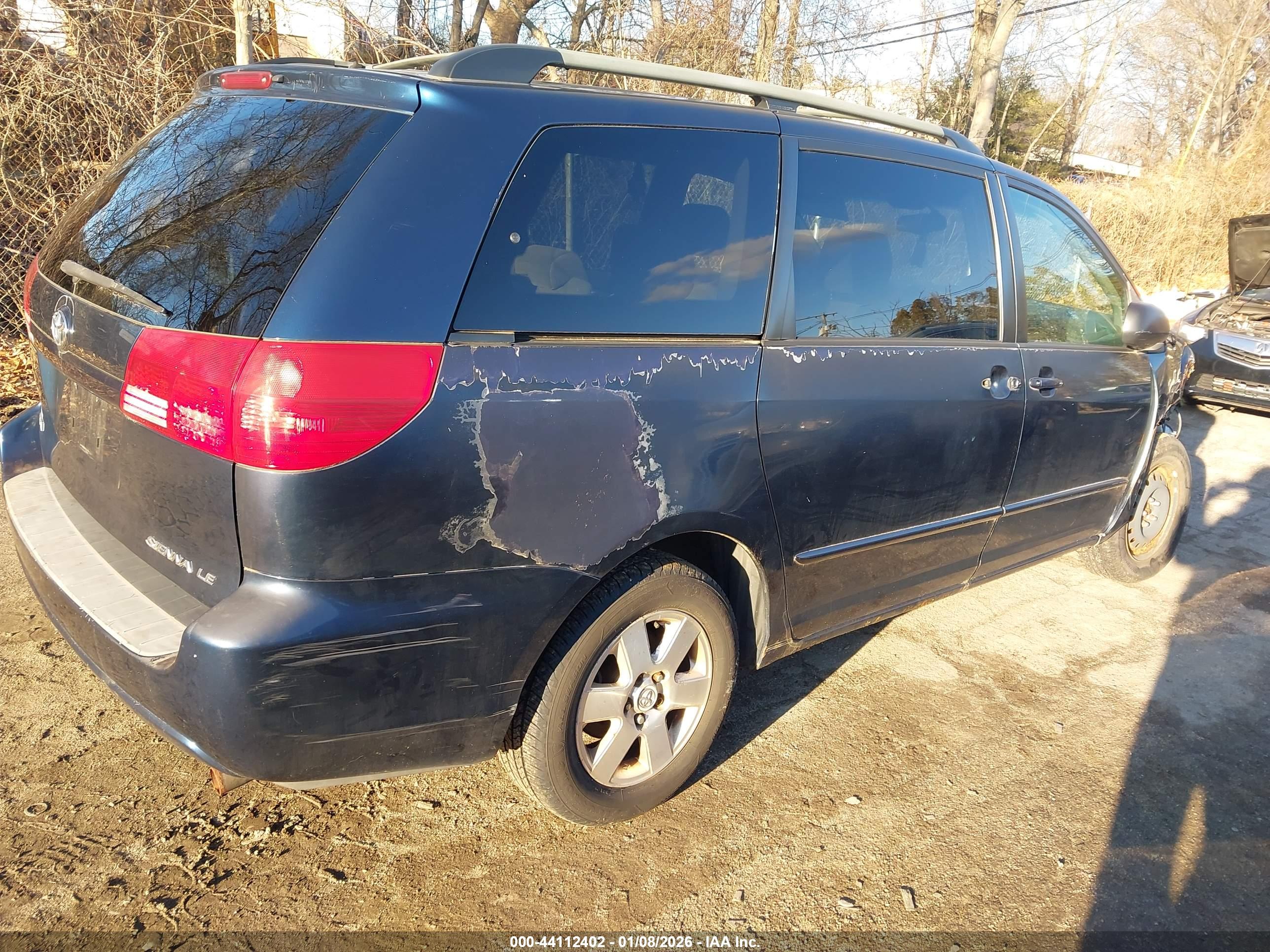 TOYOTA SIENNA image 4