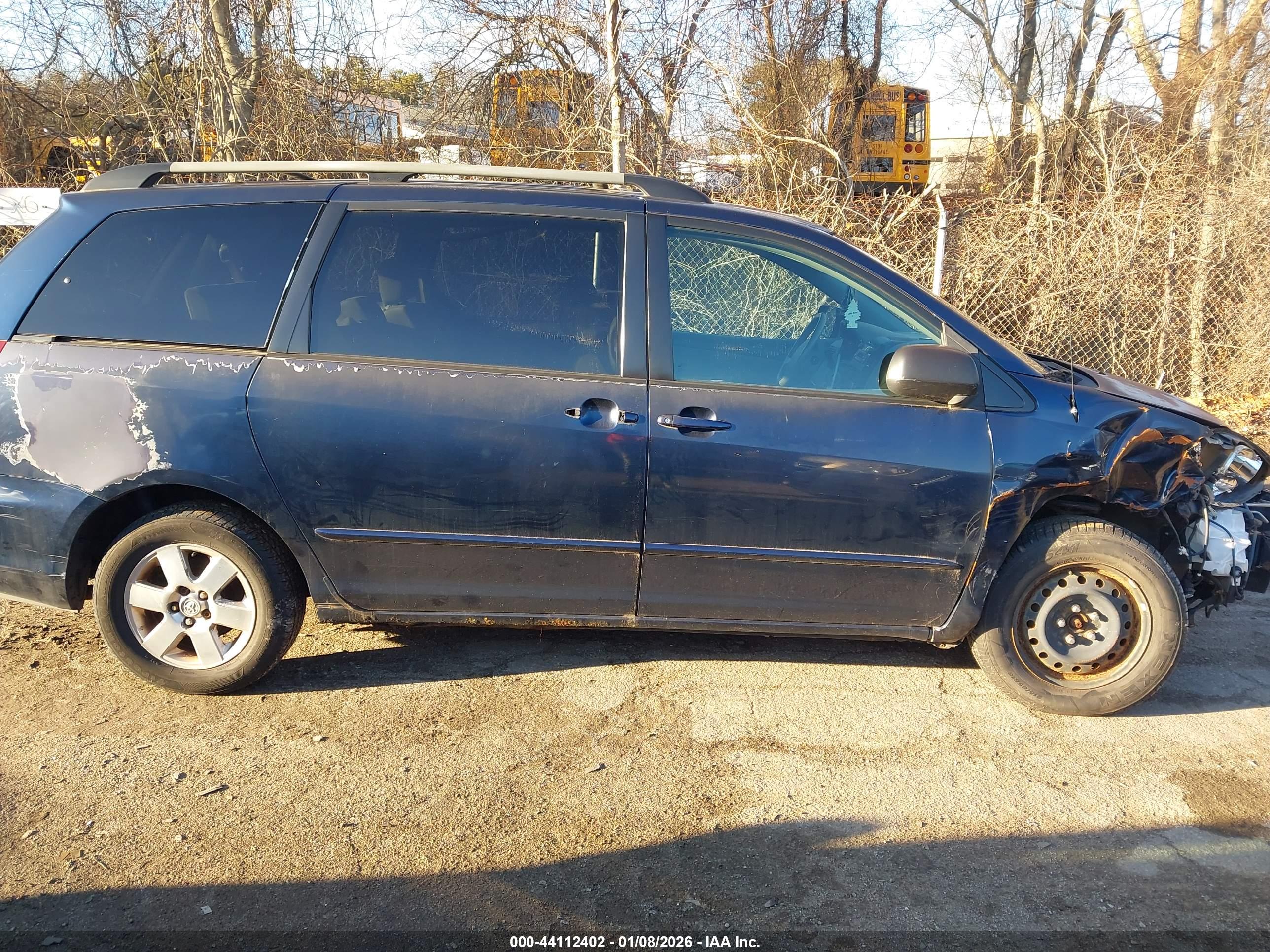 TOYOTA SIENNA image 5