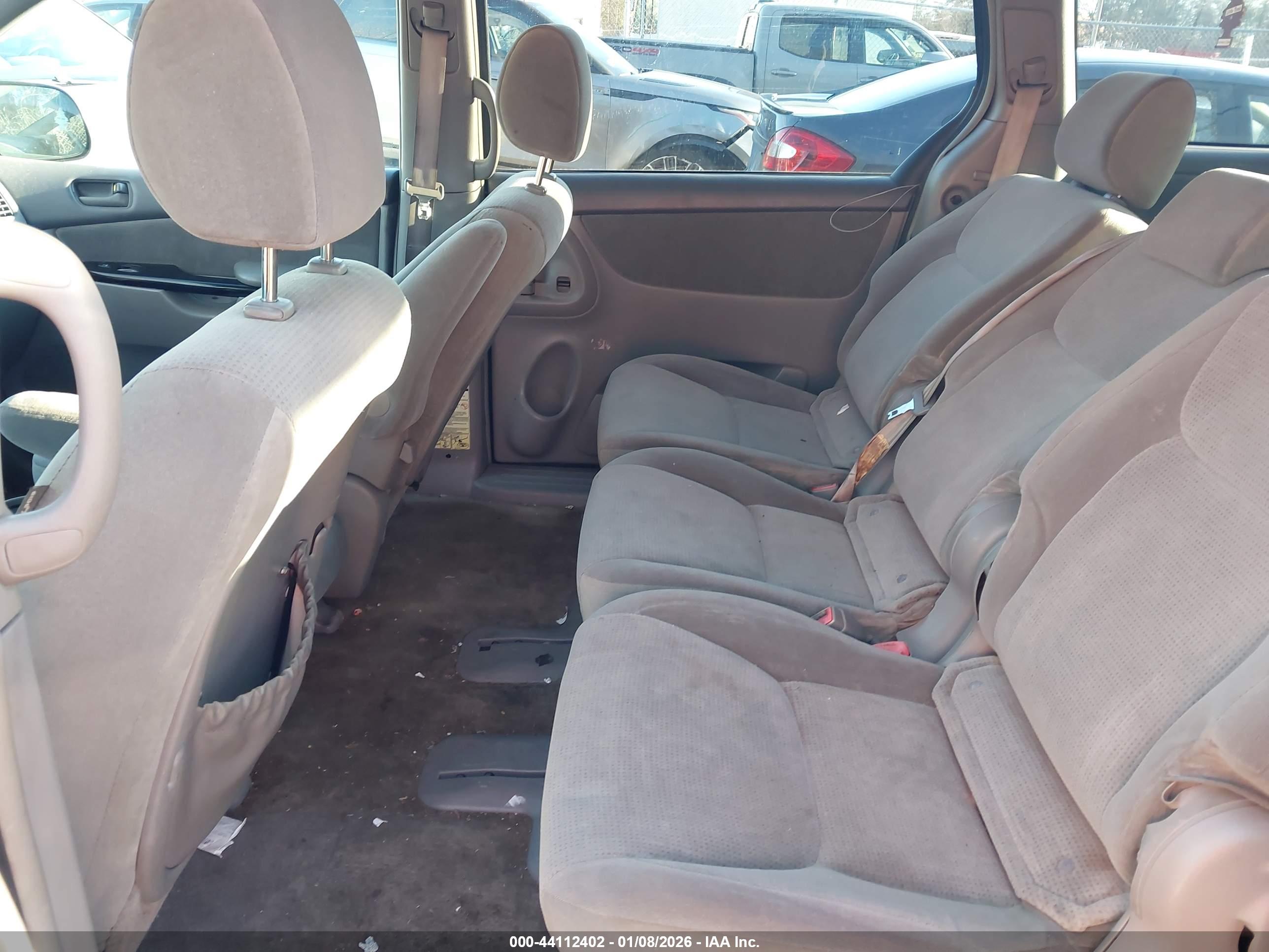 TOYOTA SIENNA image 8