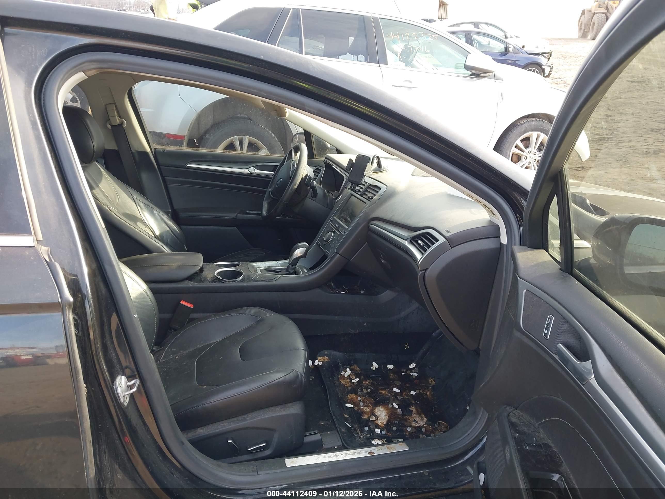 FORD FUSION image 5