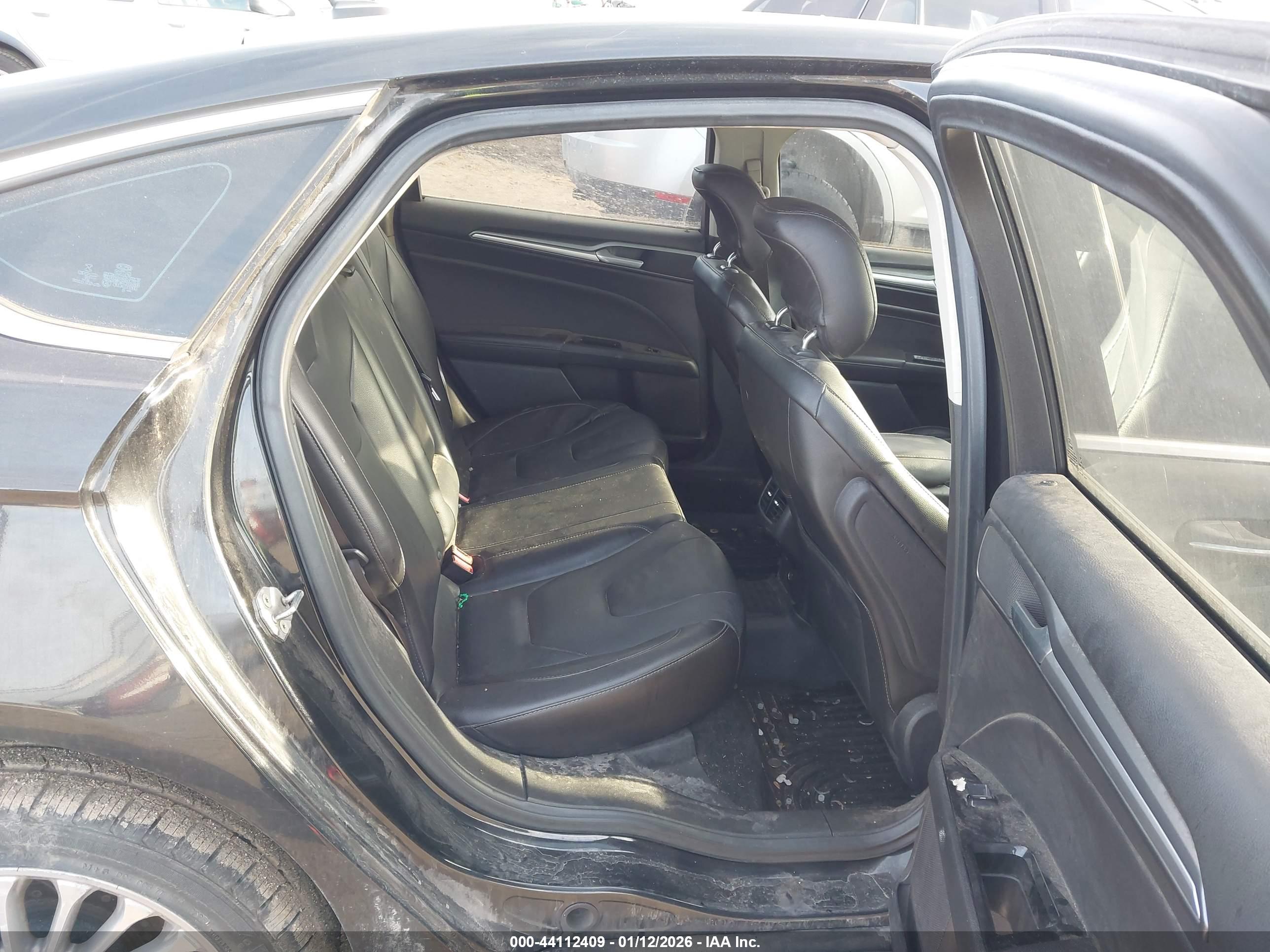 FORD FUSION image 8
