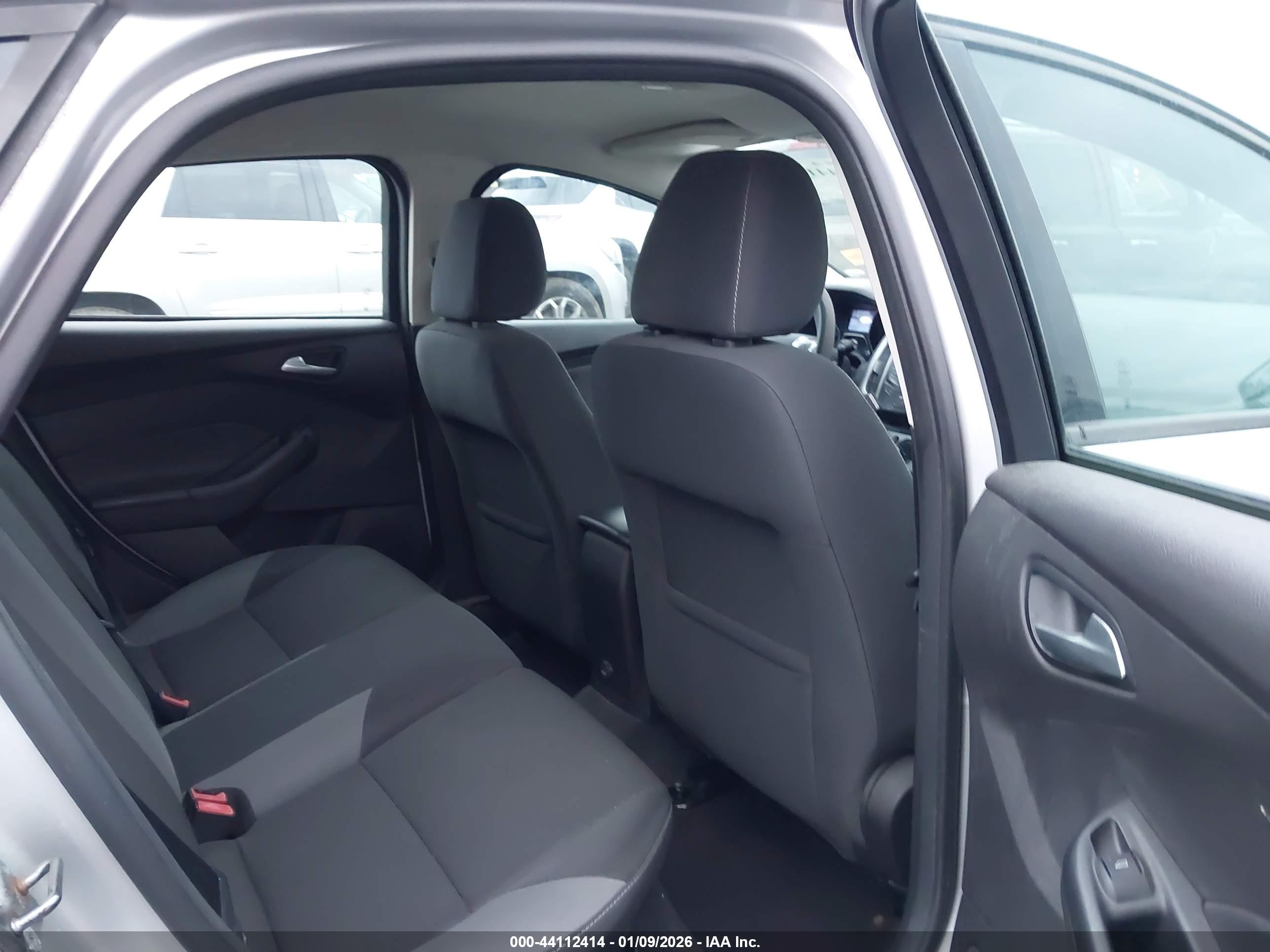 FORD FOCUS image 8