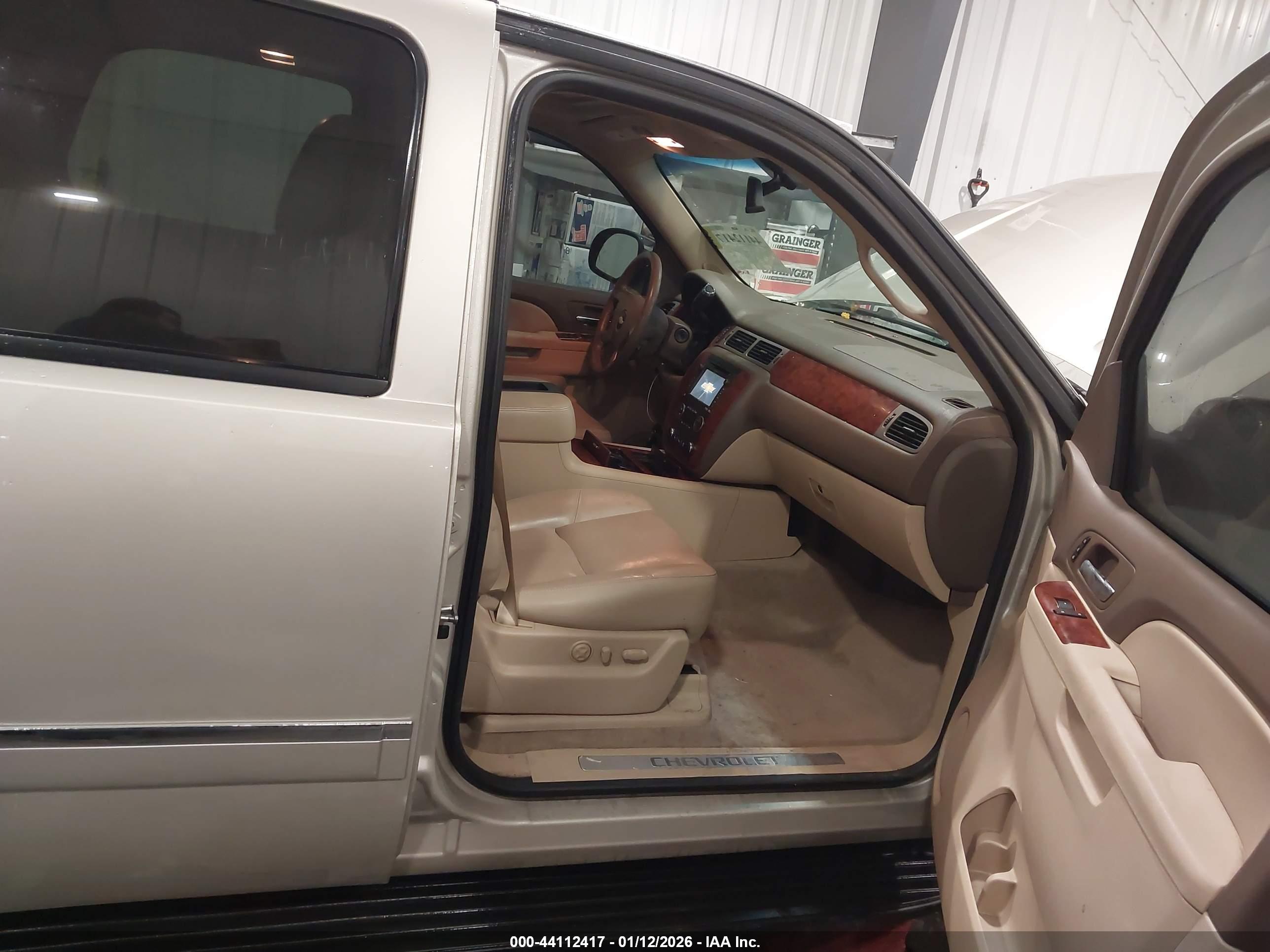 CHEVROLET TAHOE image 5