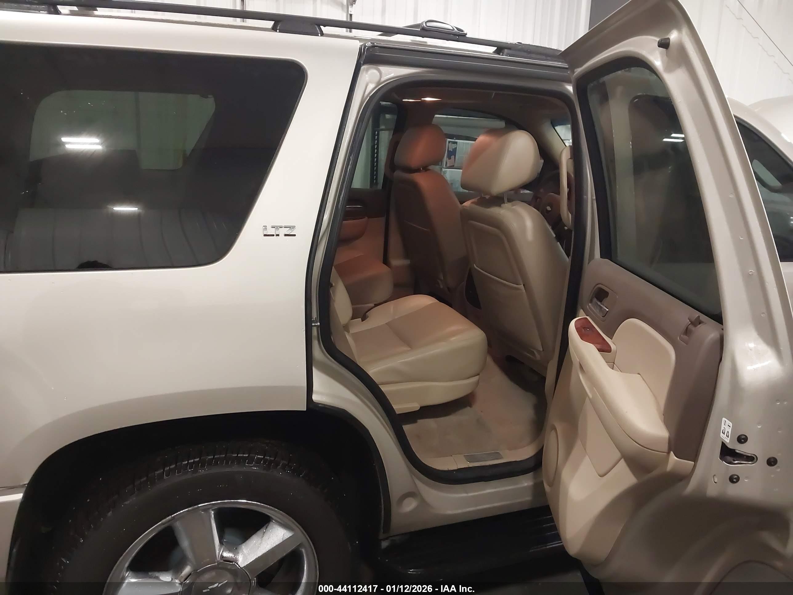 CHEVROLET TAHOE image 8
