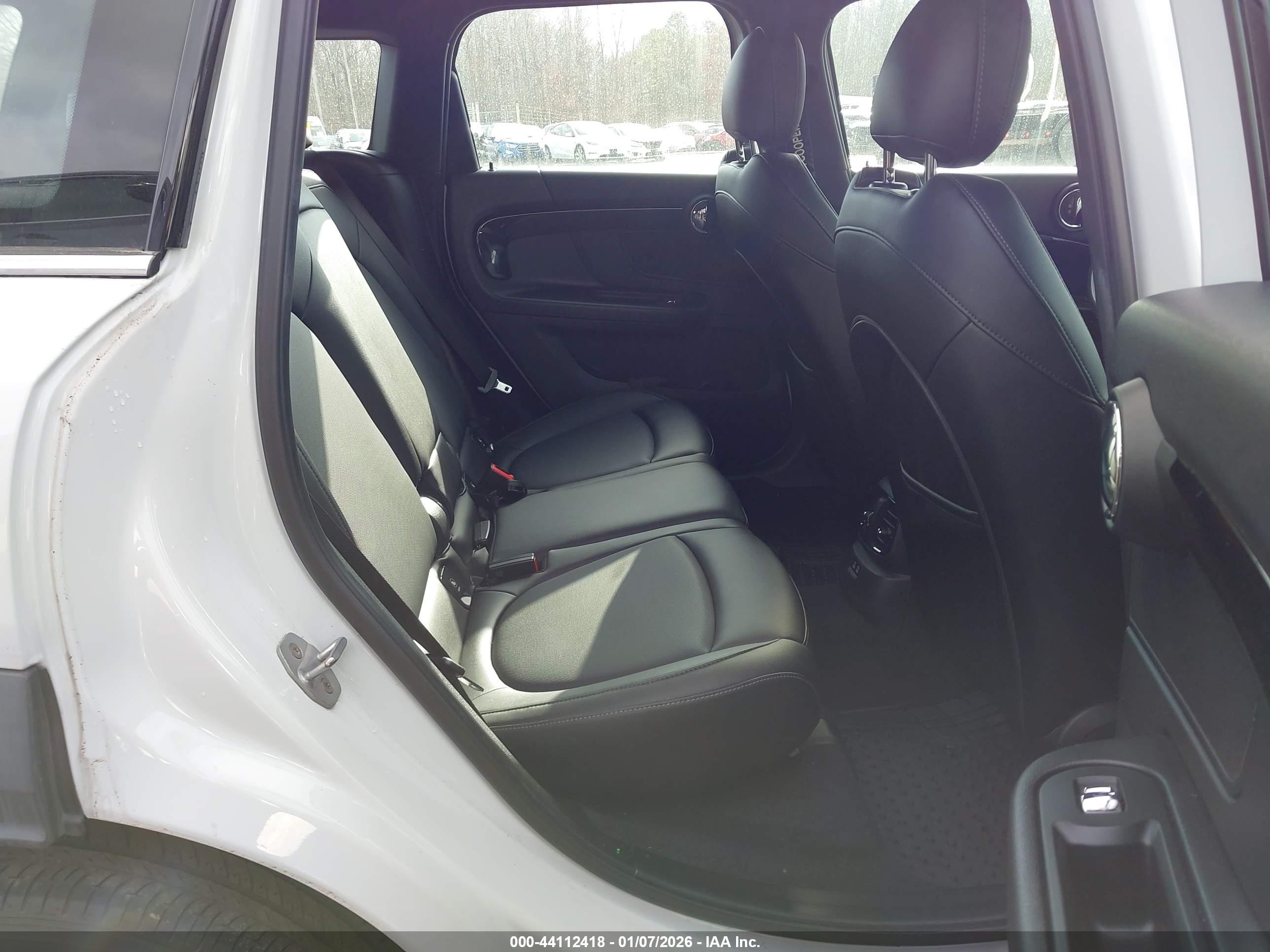 MINI COUNTRYMAN image 8