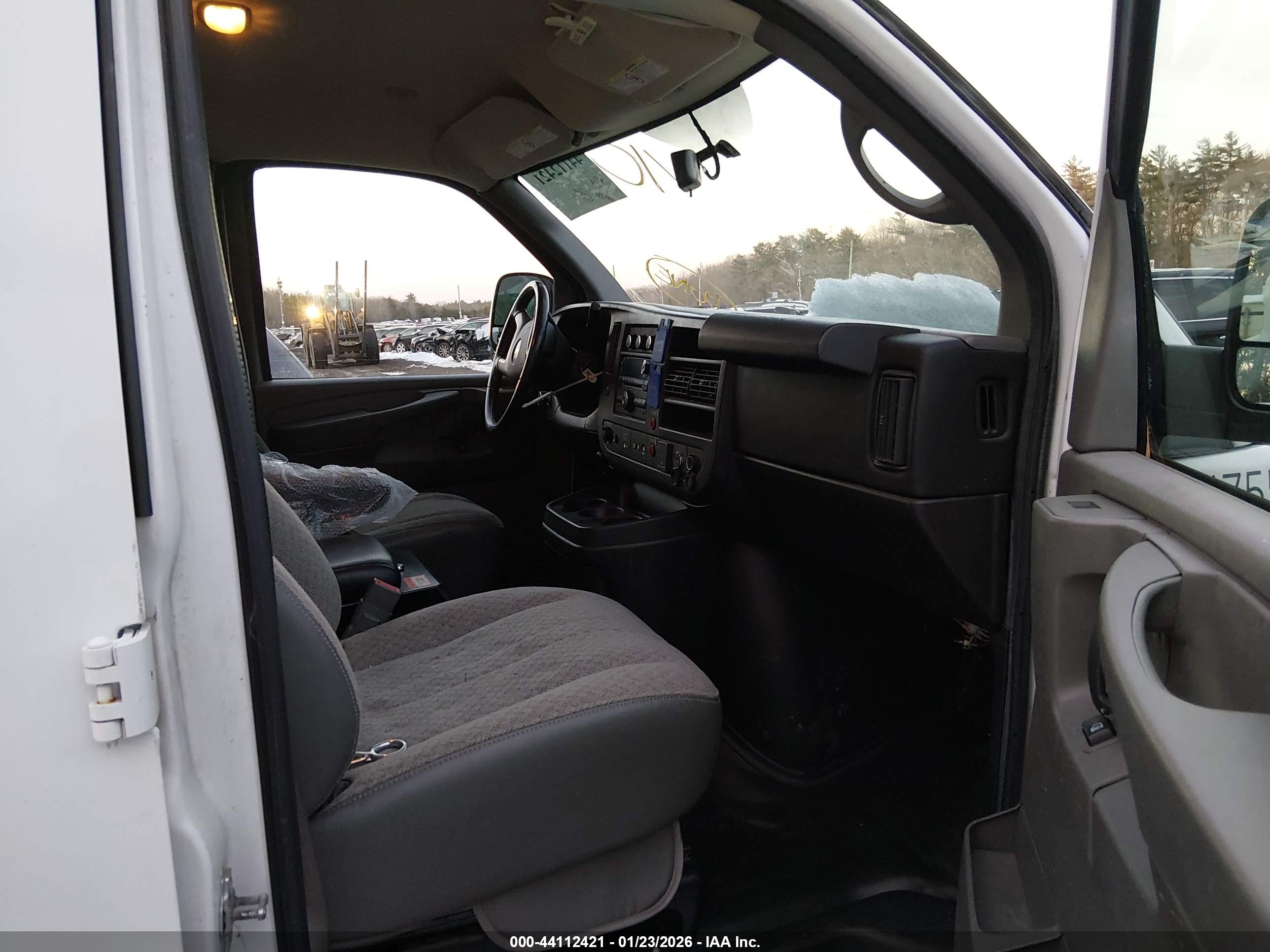 CHEVROLET EXPRESS image 5