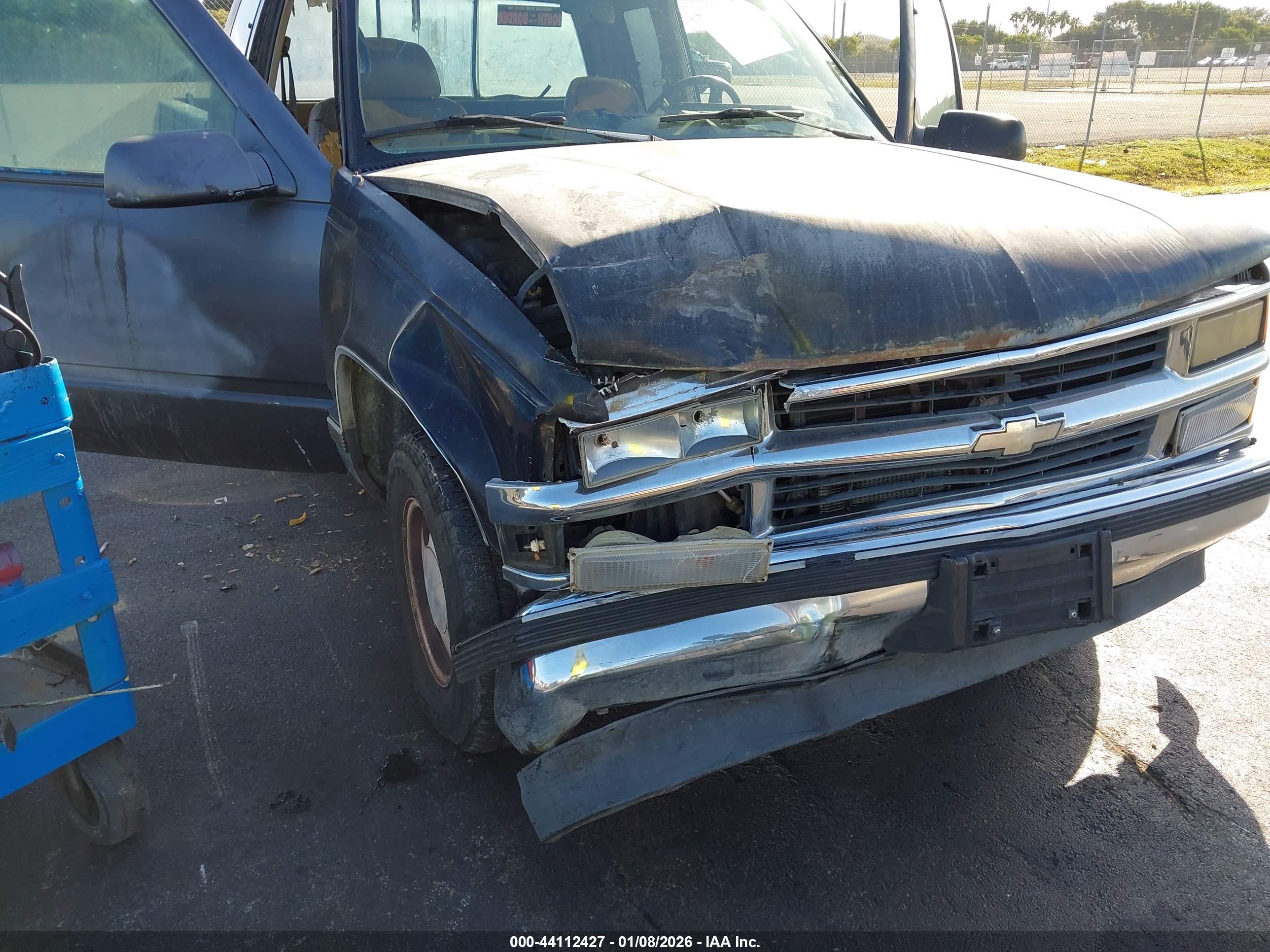 CHEVROLET GMT-400 image 6