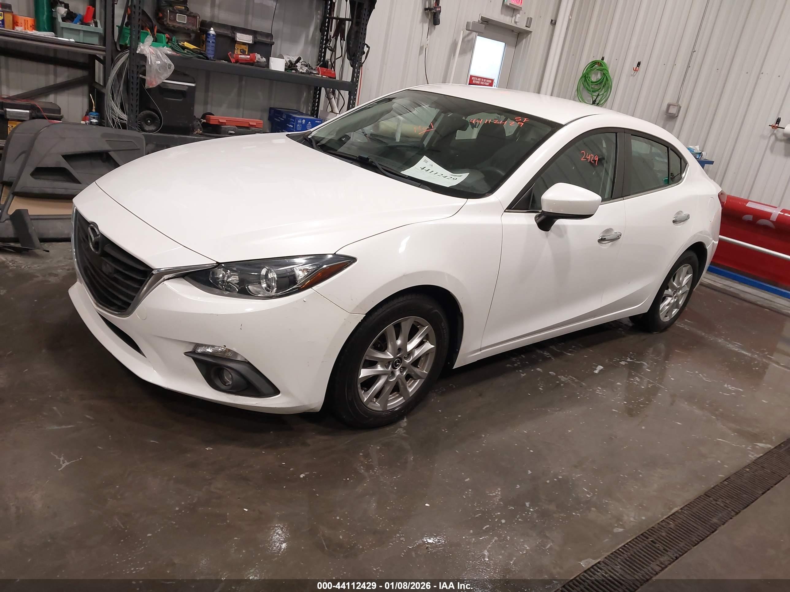 MAZDA MAZDA3 image 2