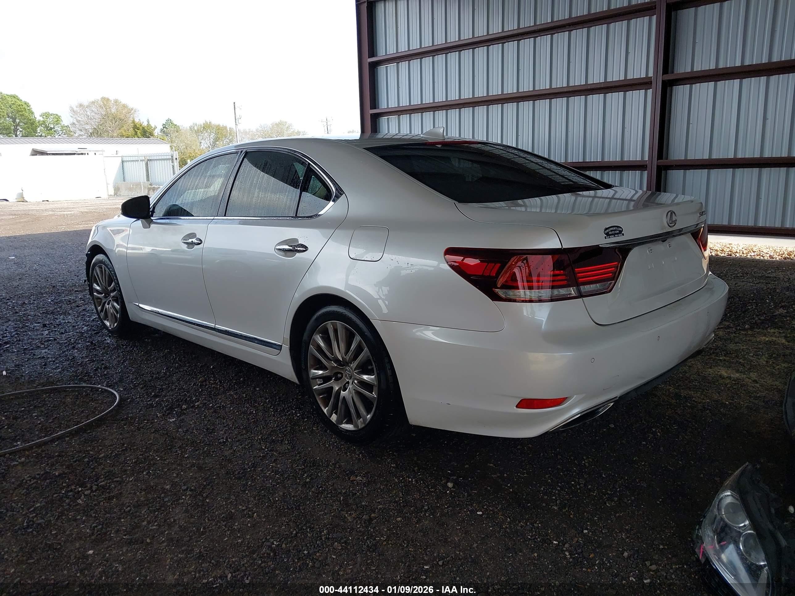LEXUS LS image 3