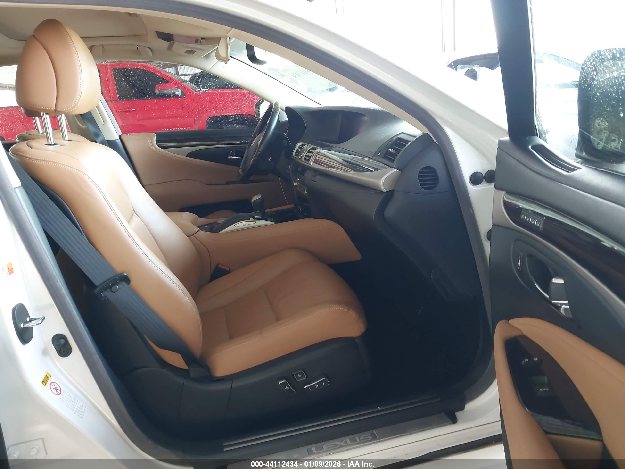 LEXUS LS image 5