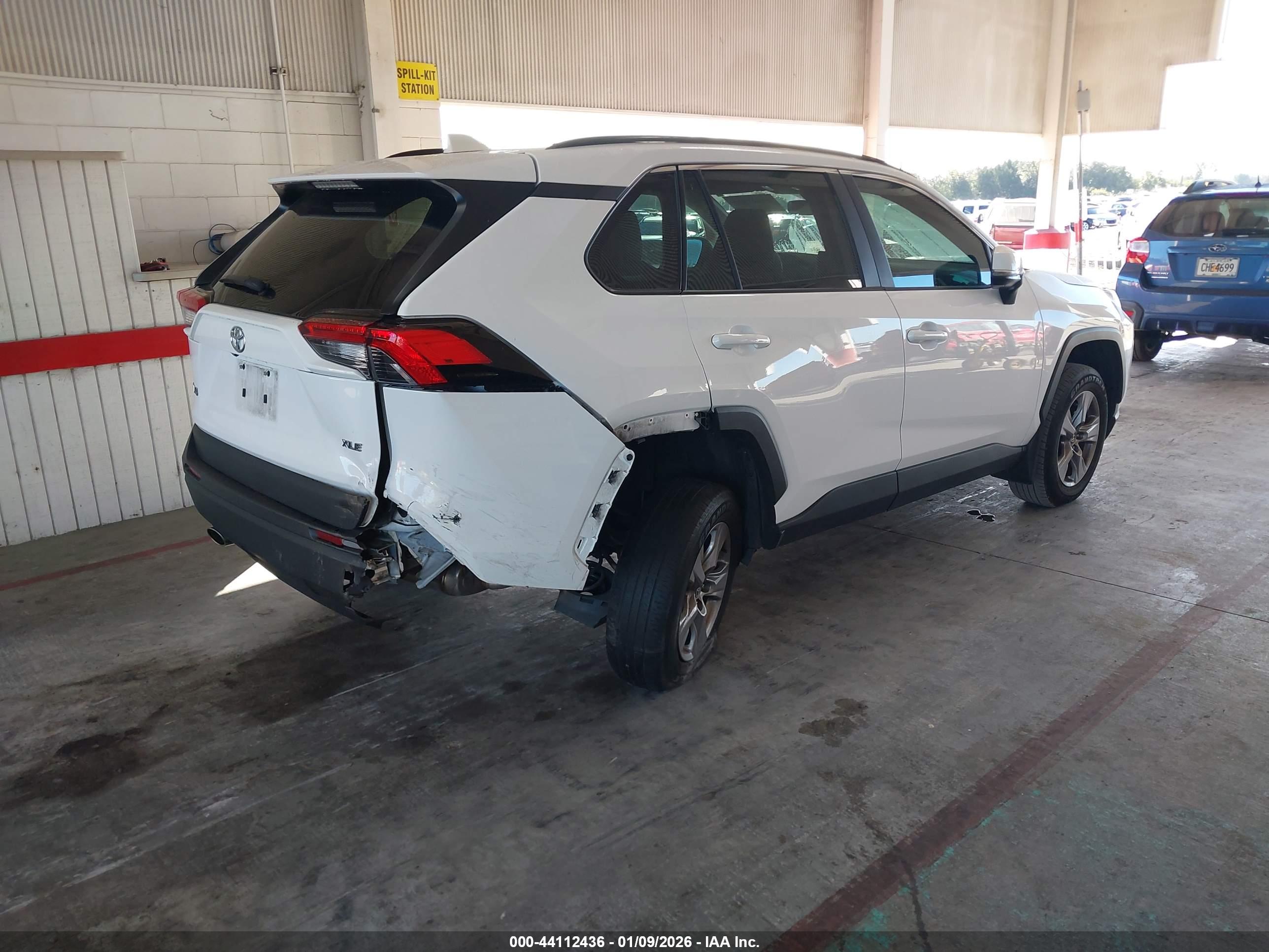 TOYOTA RAV4 image 4