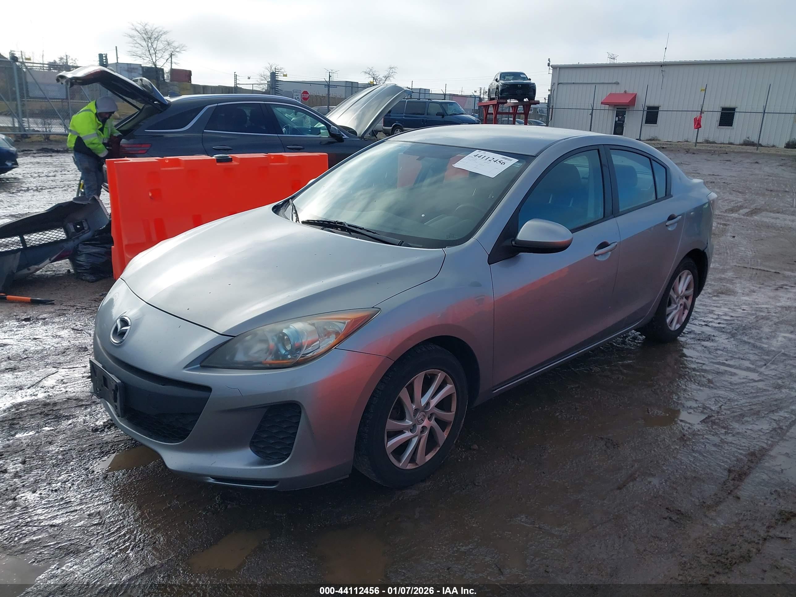 MAZDA MAZDA3 image 2