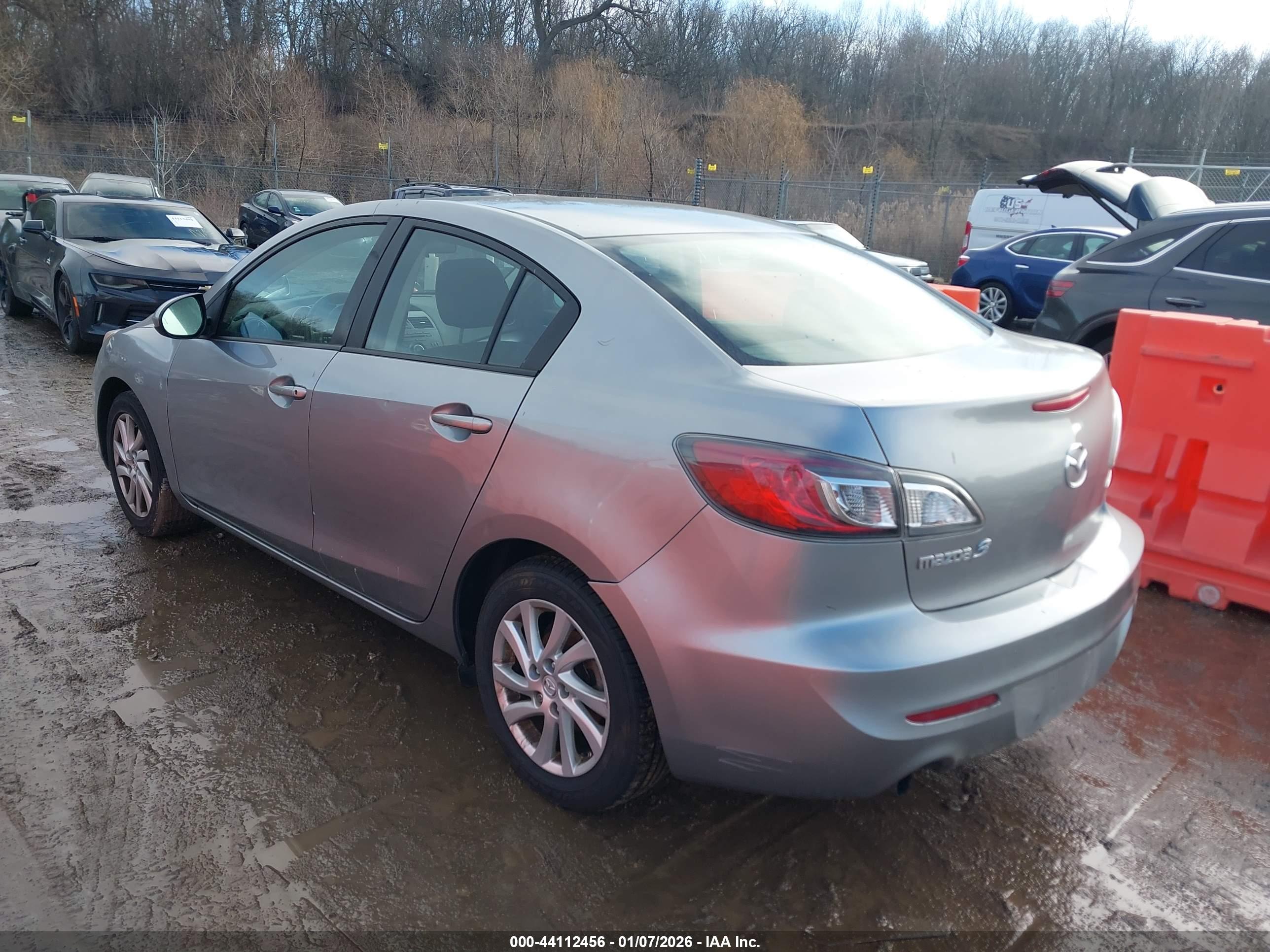 MAZDA MAZDA3 image 3