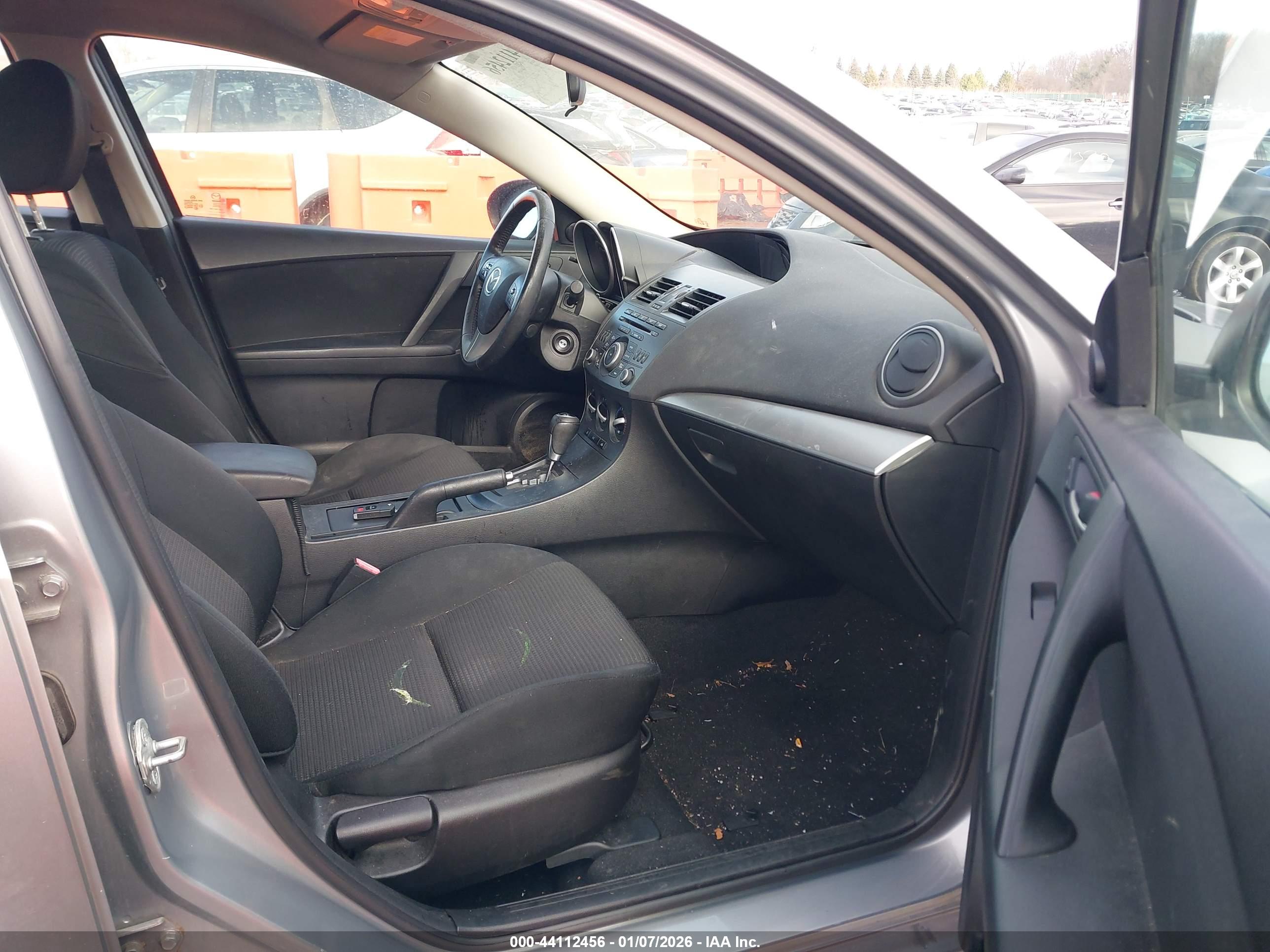 MAZDA MAZDA3 image 5