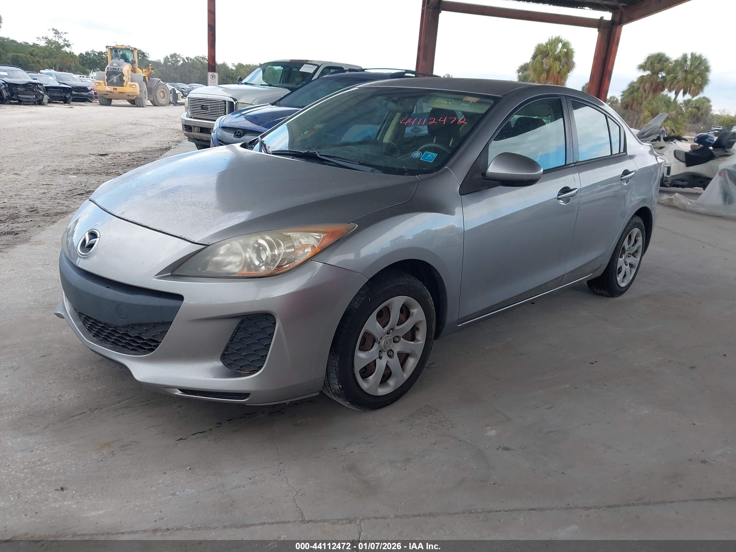 MAZDA MAZDA3 image 2