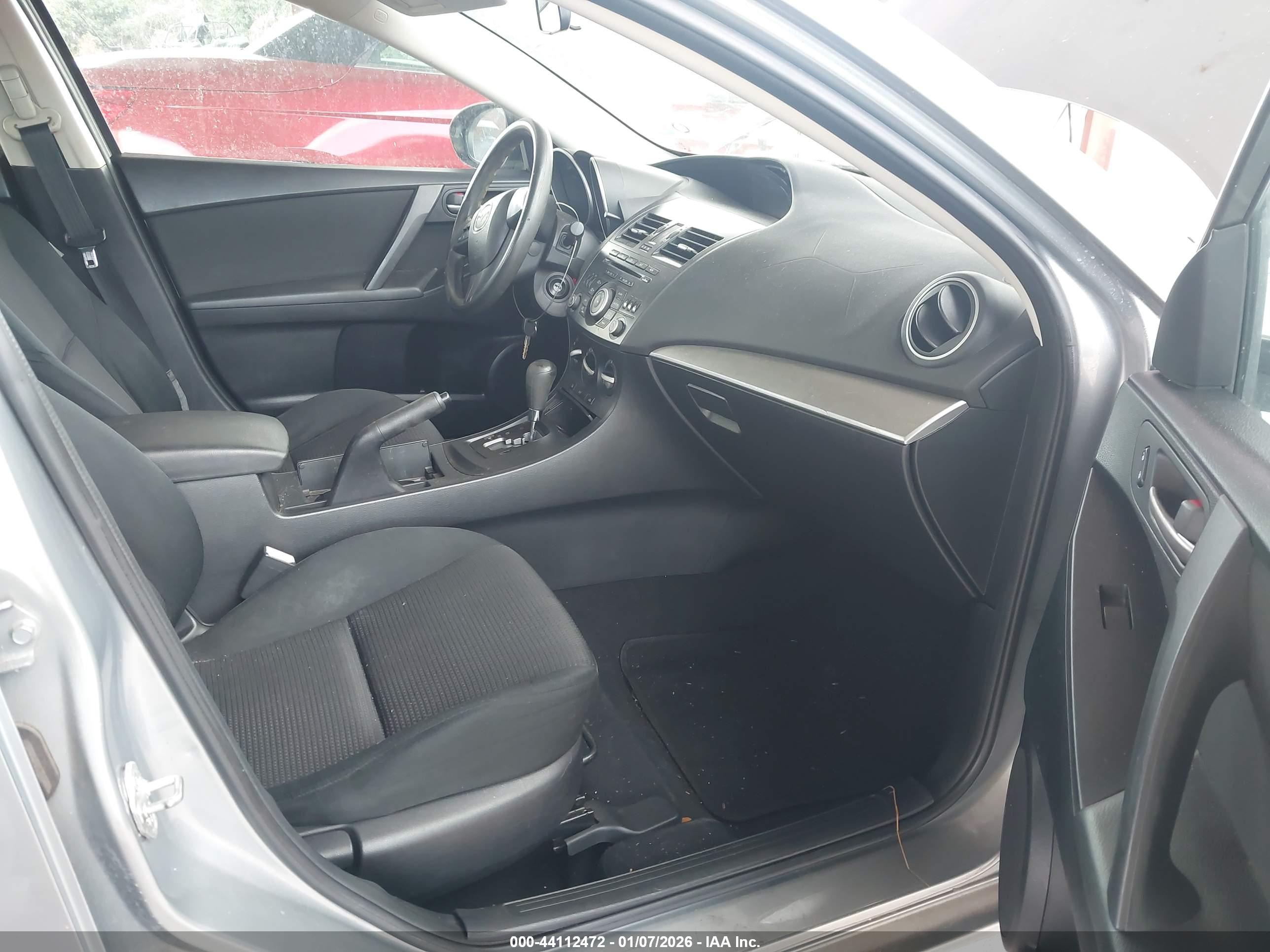 MAZDA MAZDA3 image 5