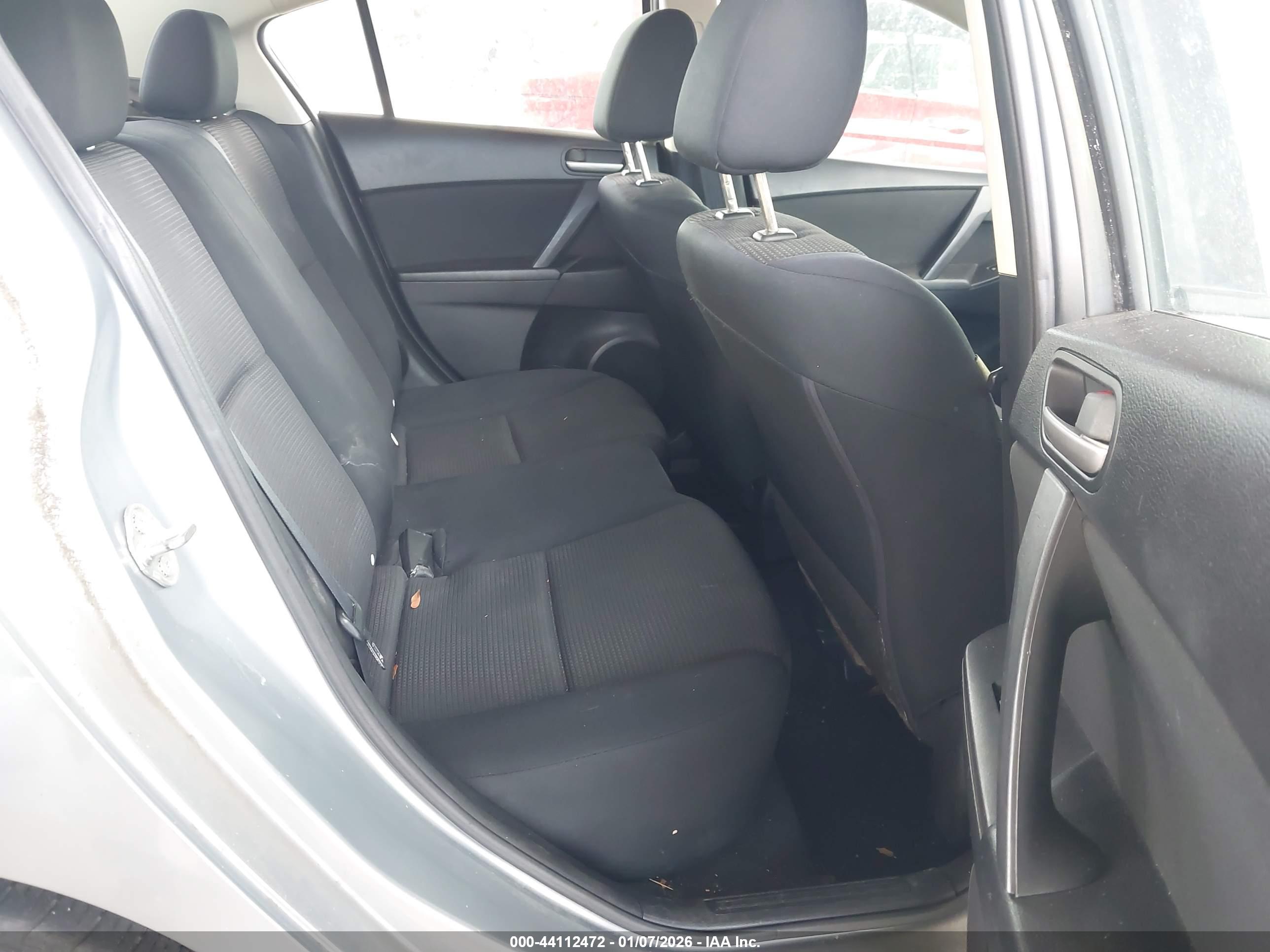 MAZDA MAZDA3 image 8