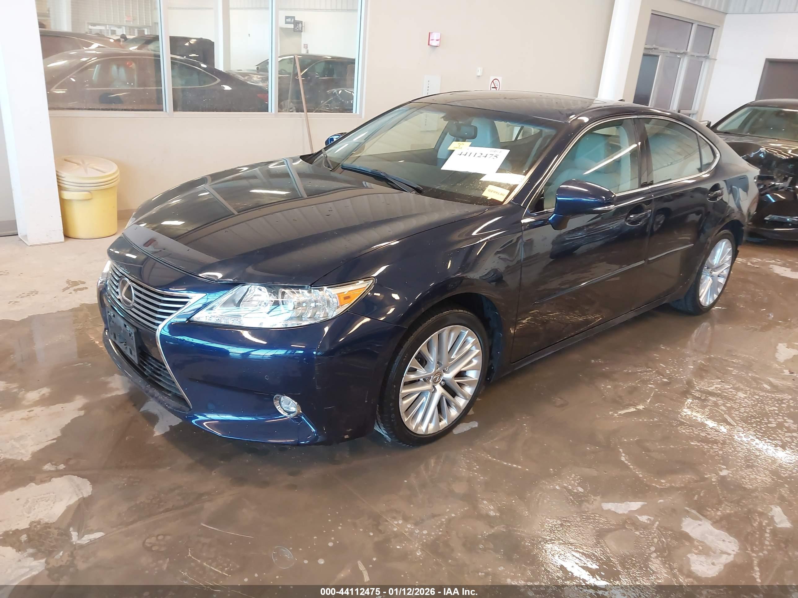 LEXUS ES image 2