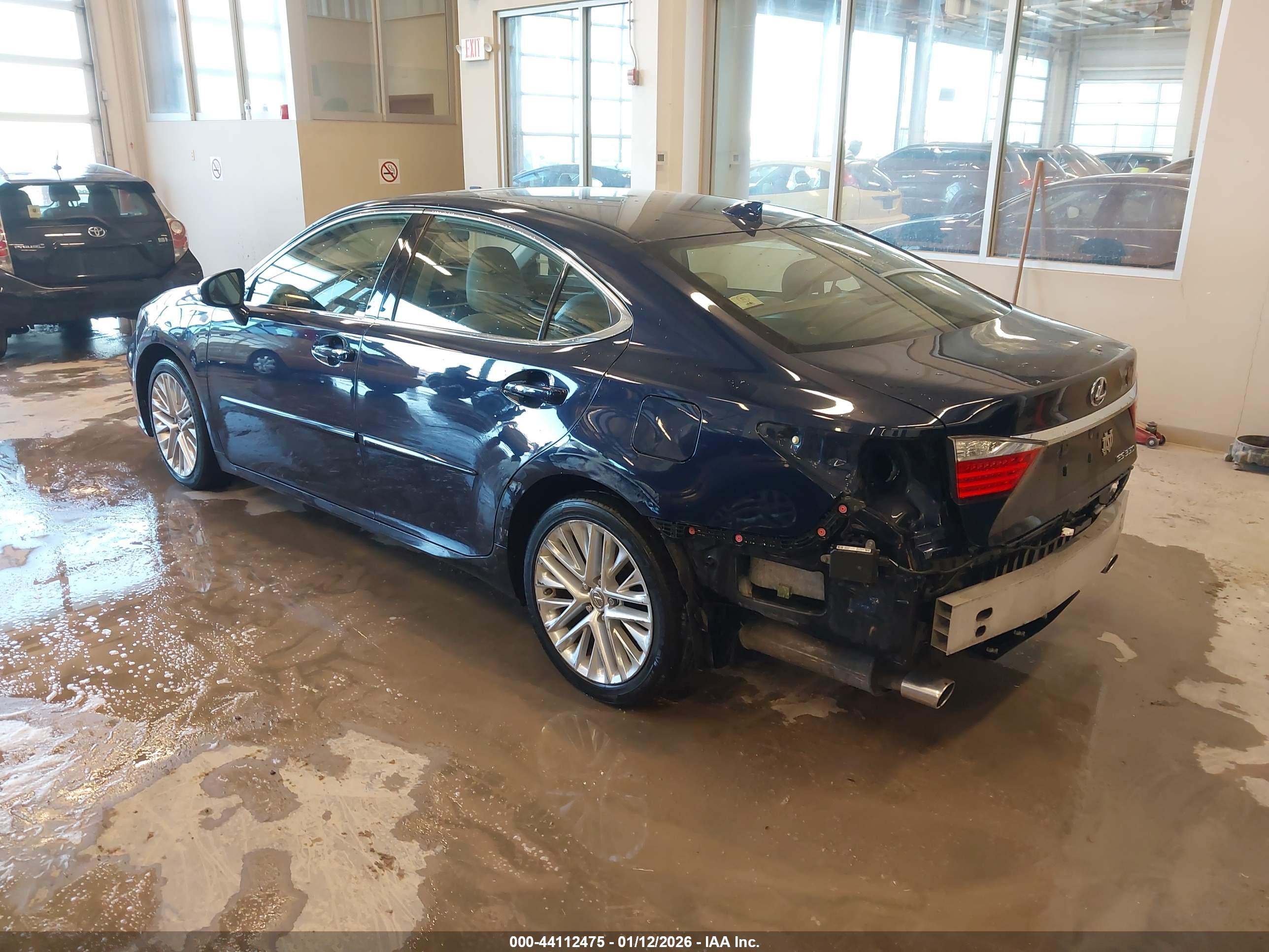 LEXUS ES image 3