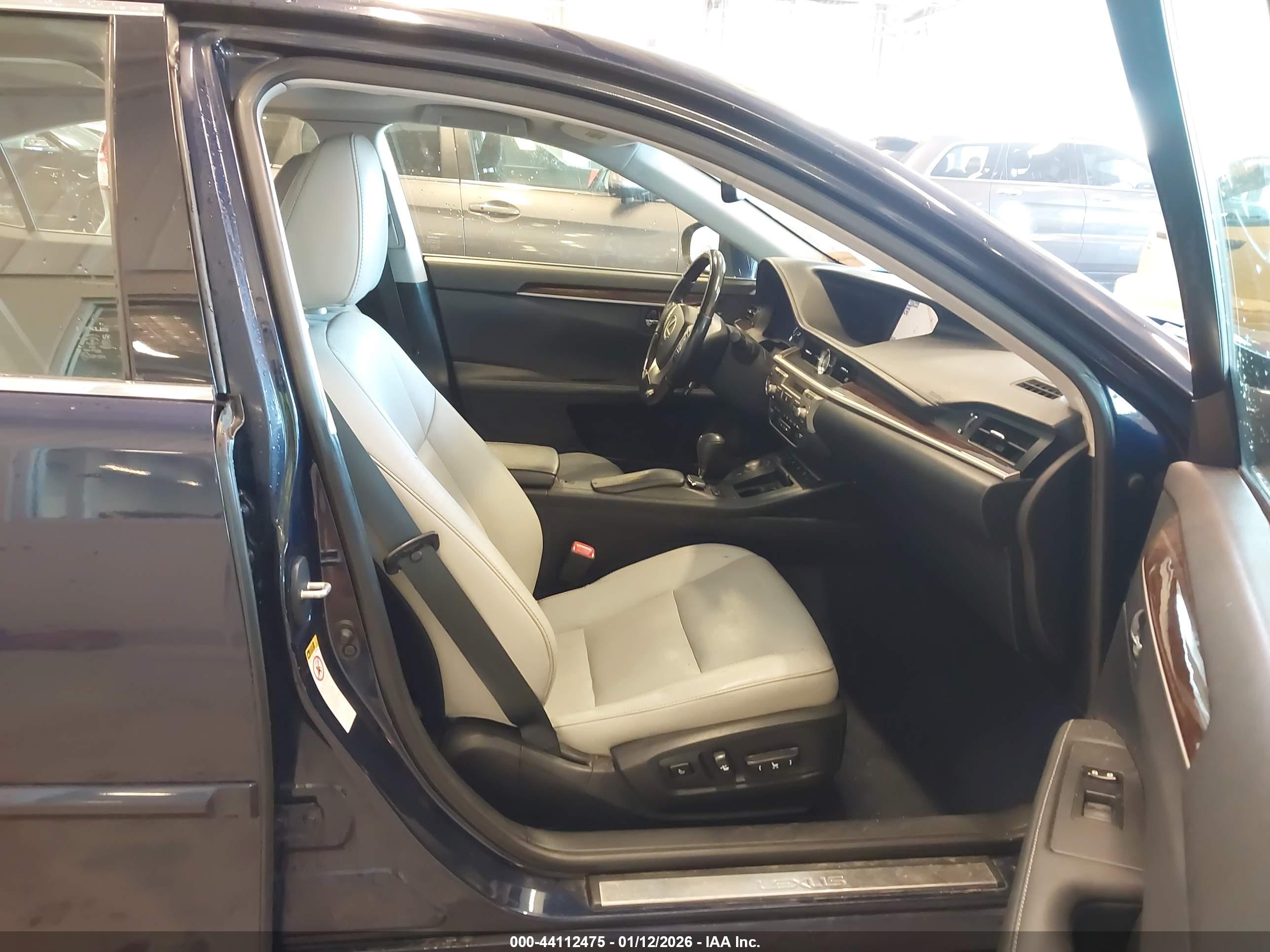 LEXUS ES image 5