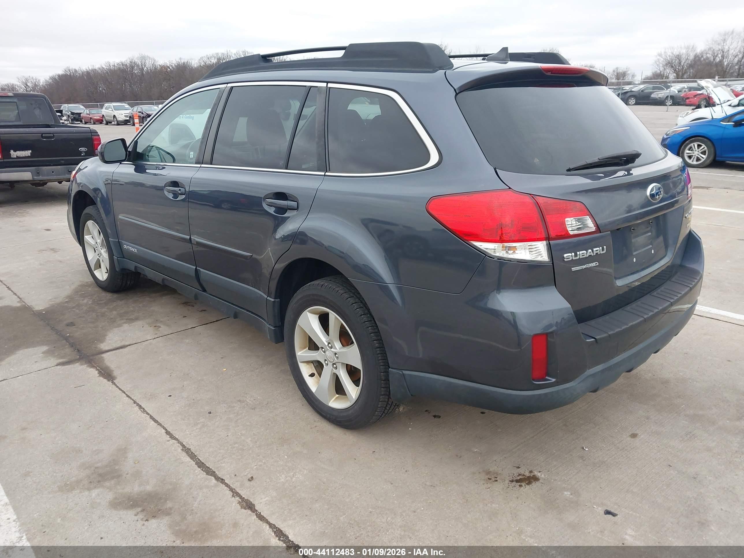 SUBARU OUTBACK image 3