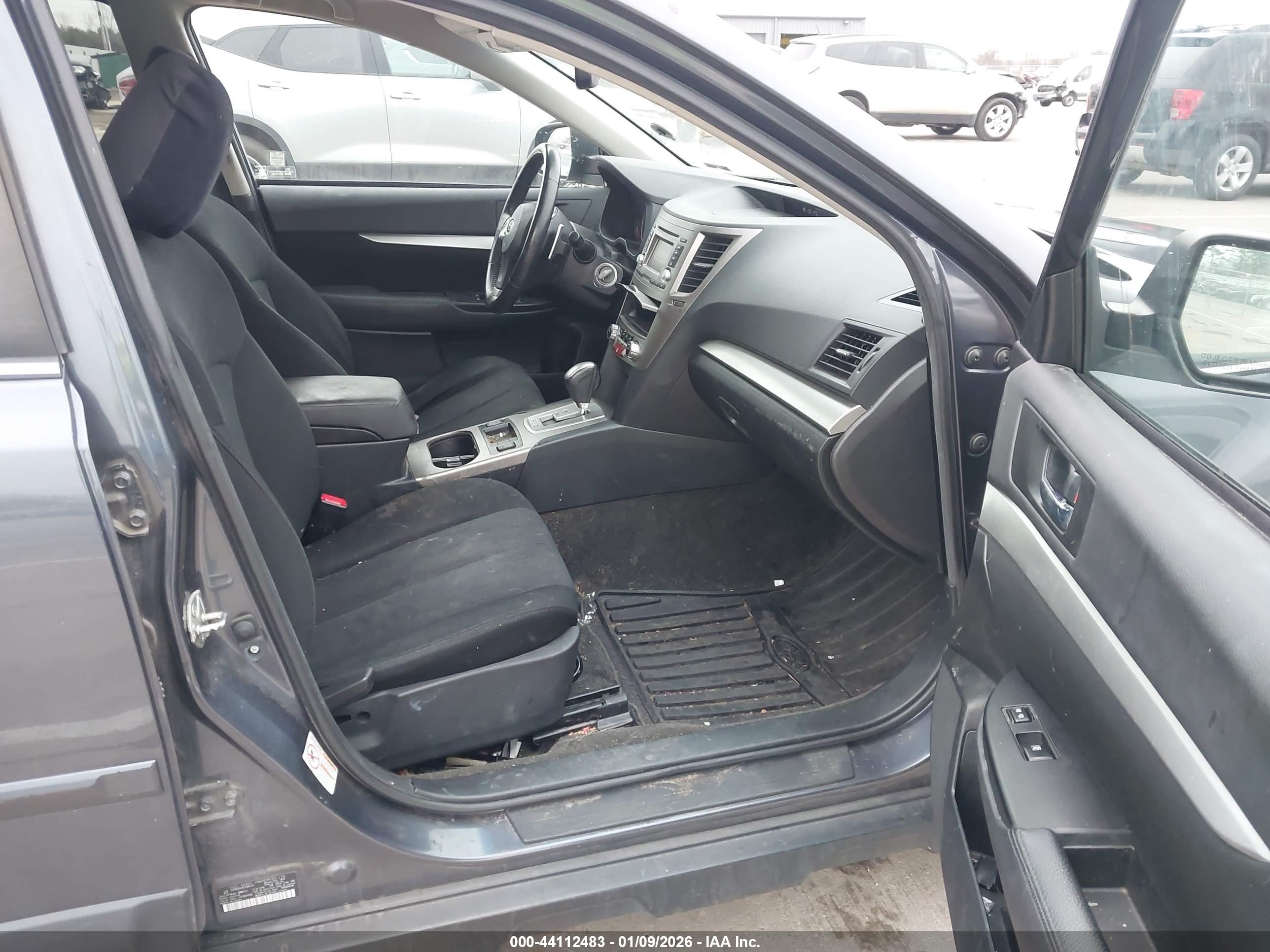 SUBARU OUTBACK image 5