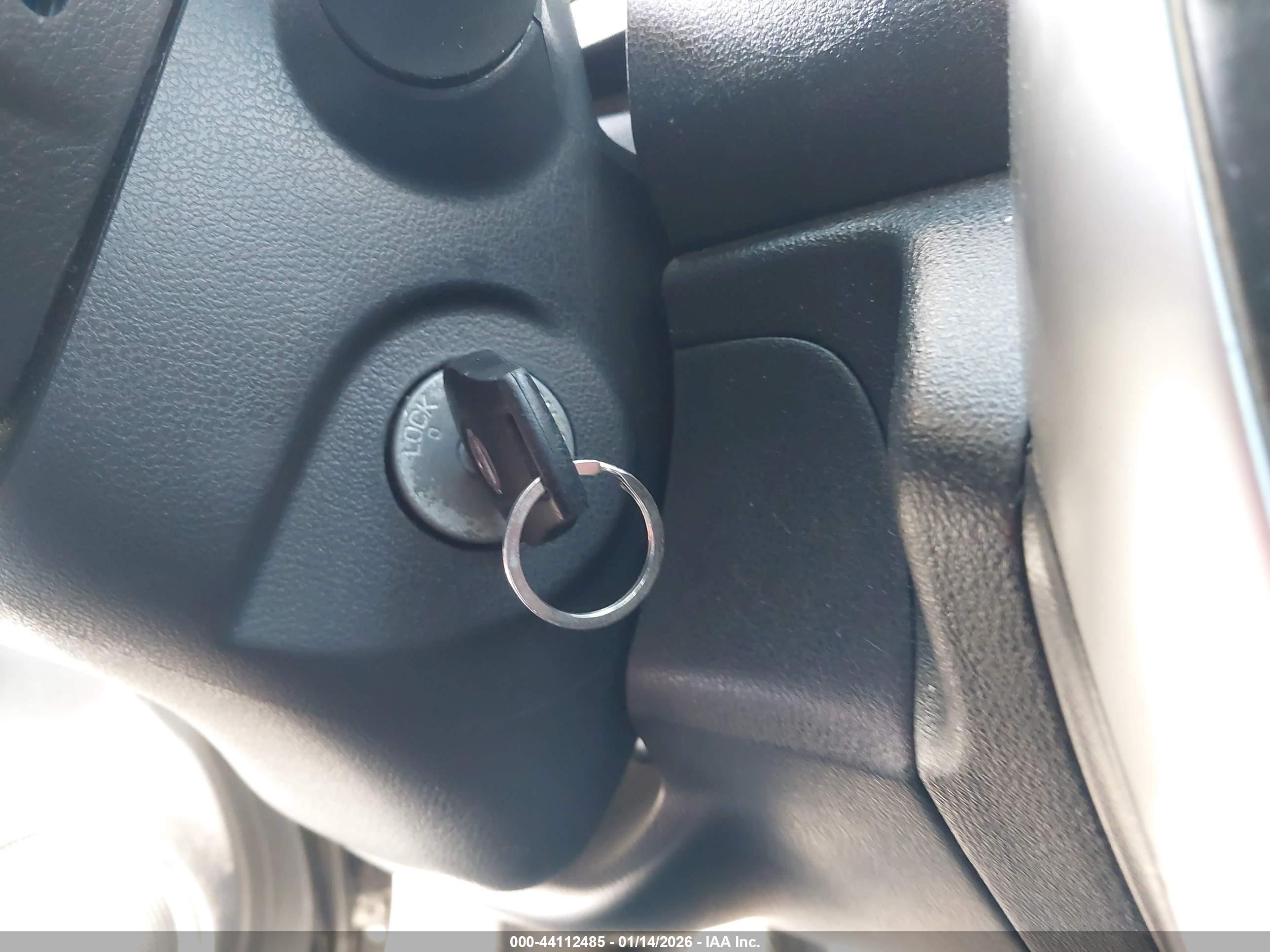 NISSAN VERSA image 11
