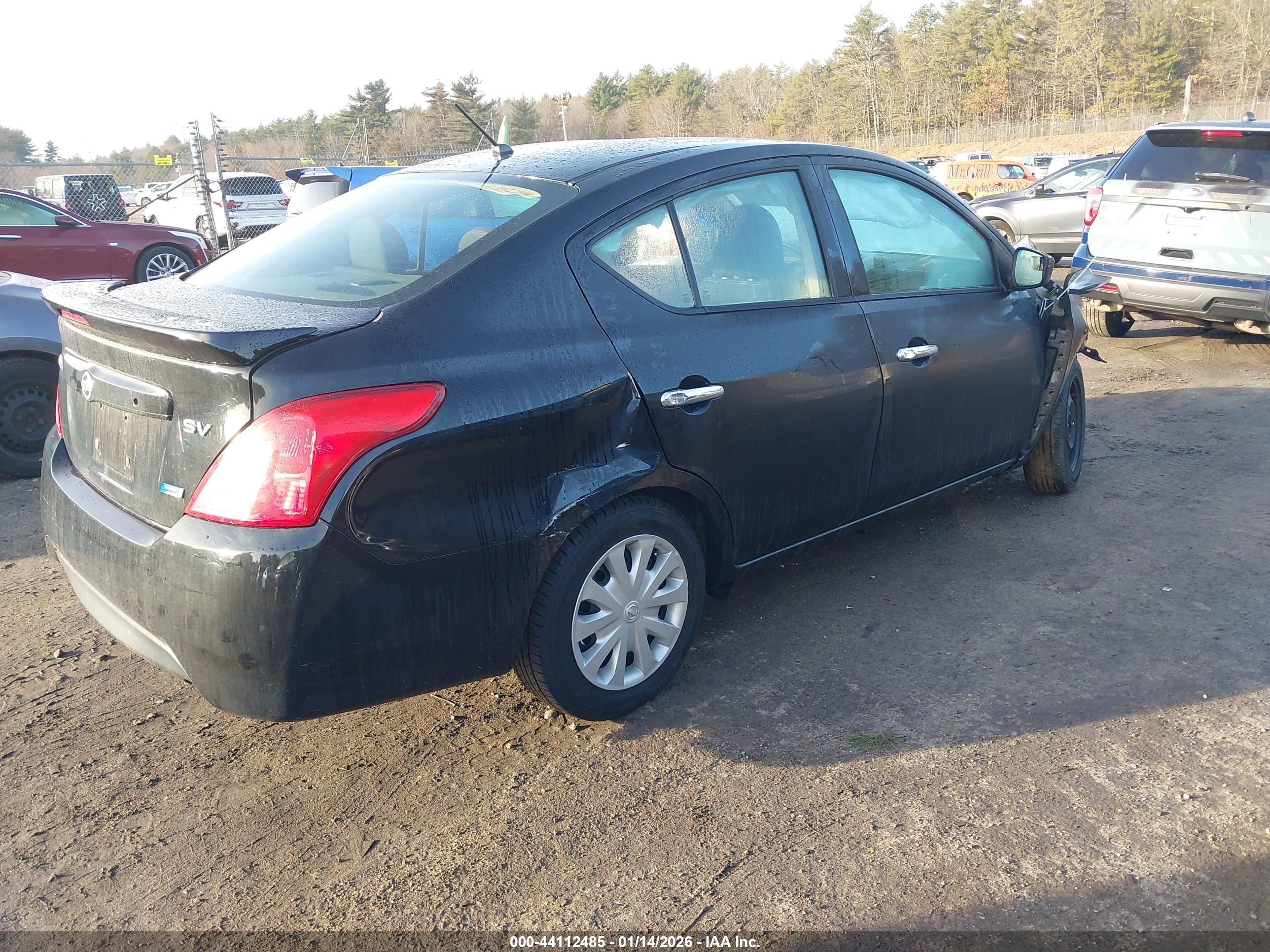 NISSAN VERSA image 4