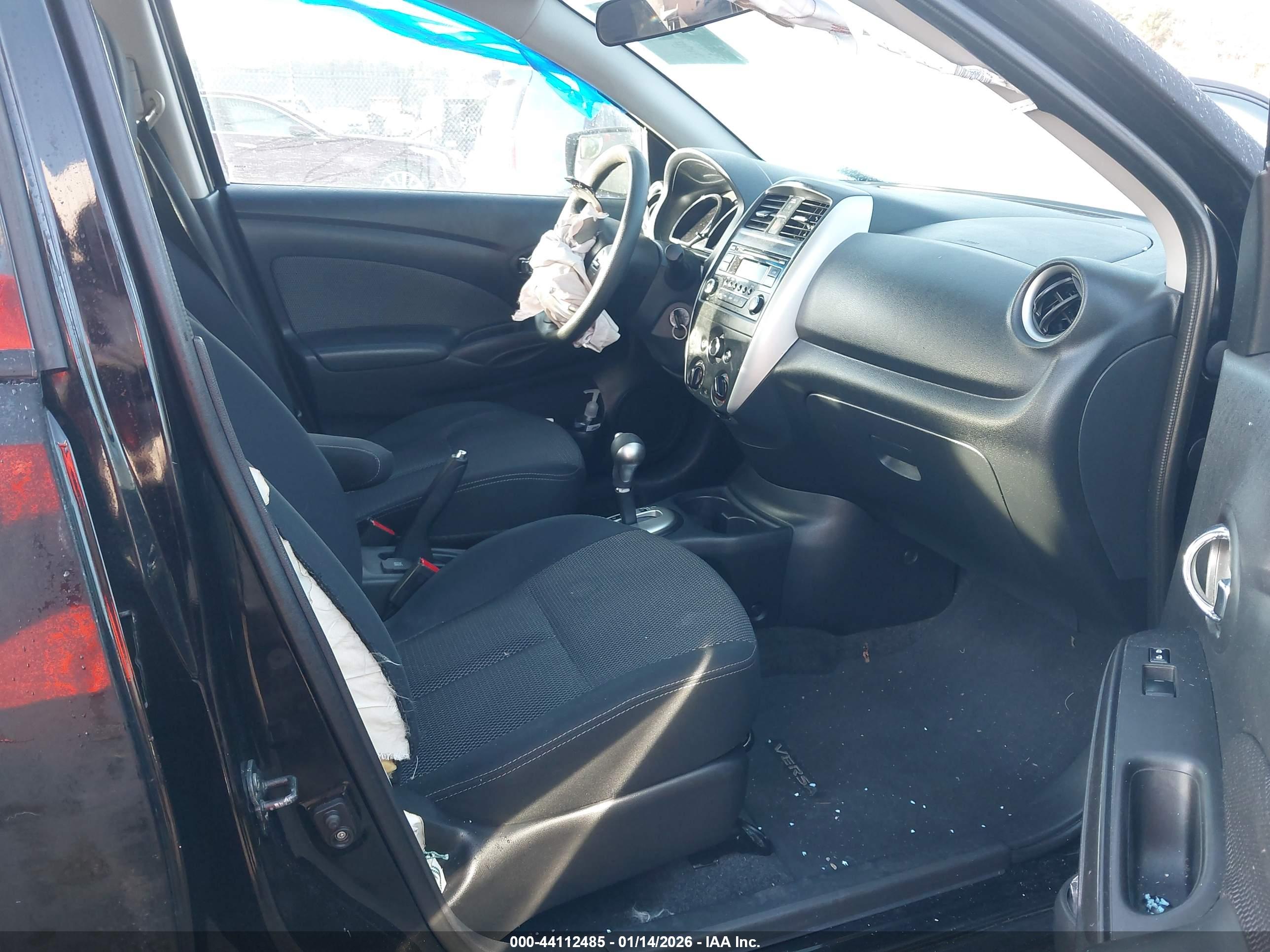 NISSAN VERSA image 5