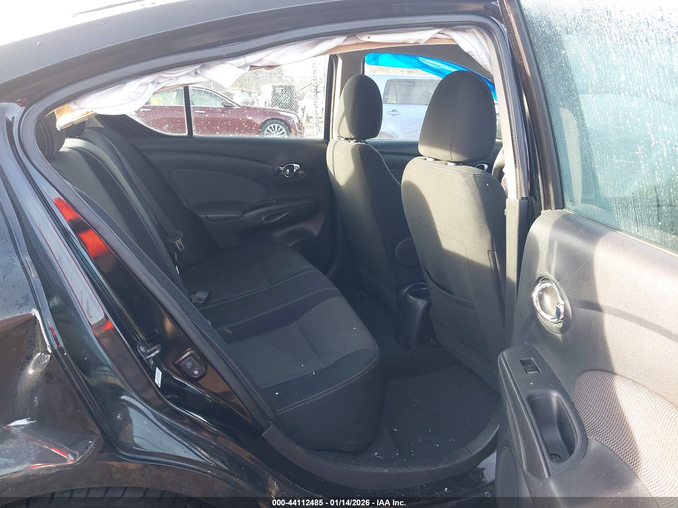 NISSAN VERSA image 8
