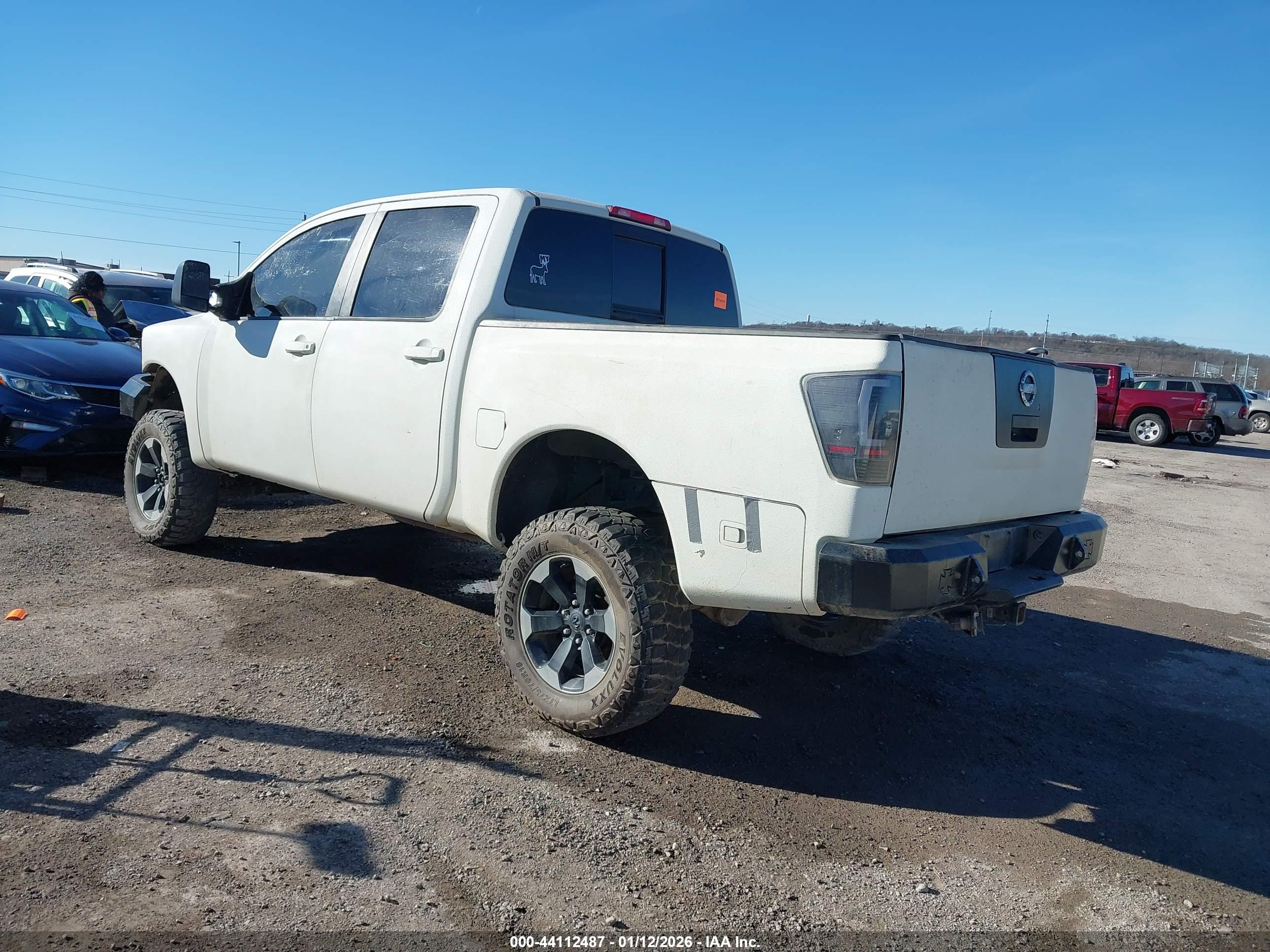NISSAN TITAN image 3