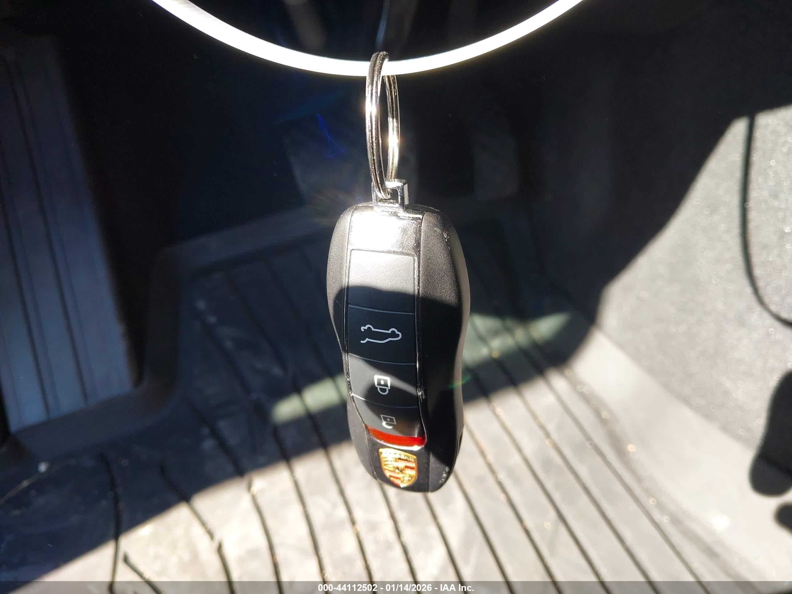 PORSCHE MACAN image 11