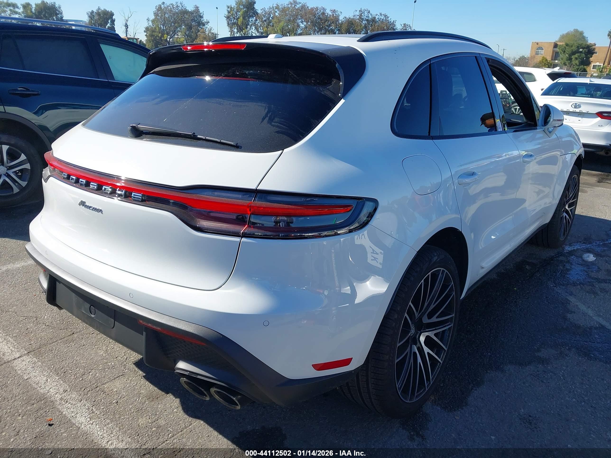 PORSCHE MACAN image 4