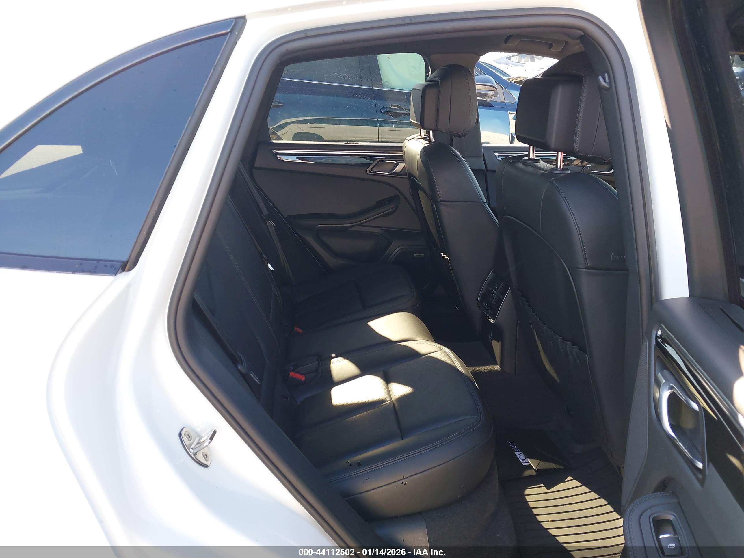 PORSCHE MACAN image 8