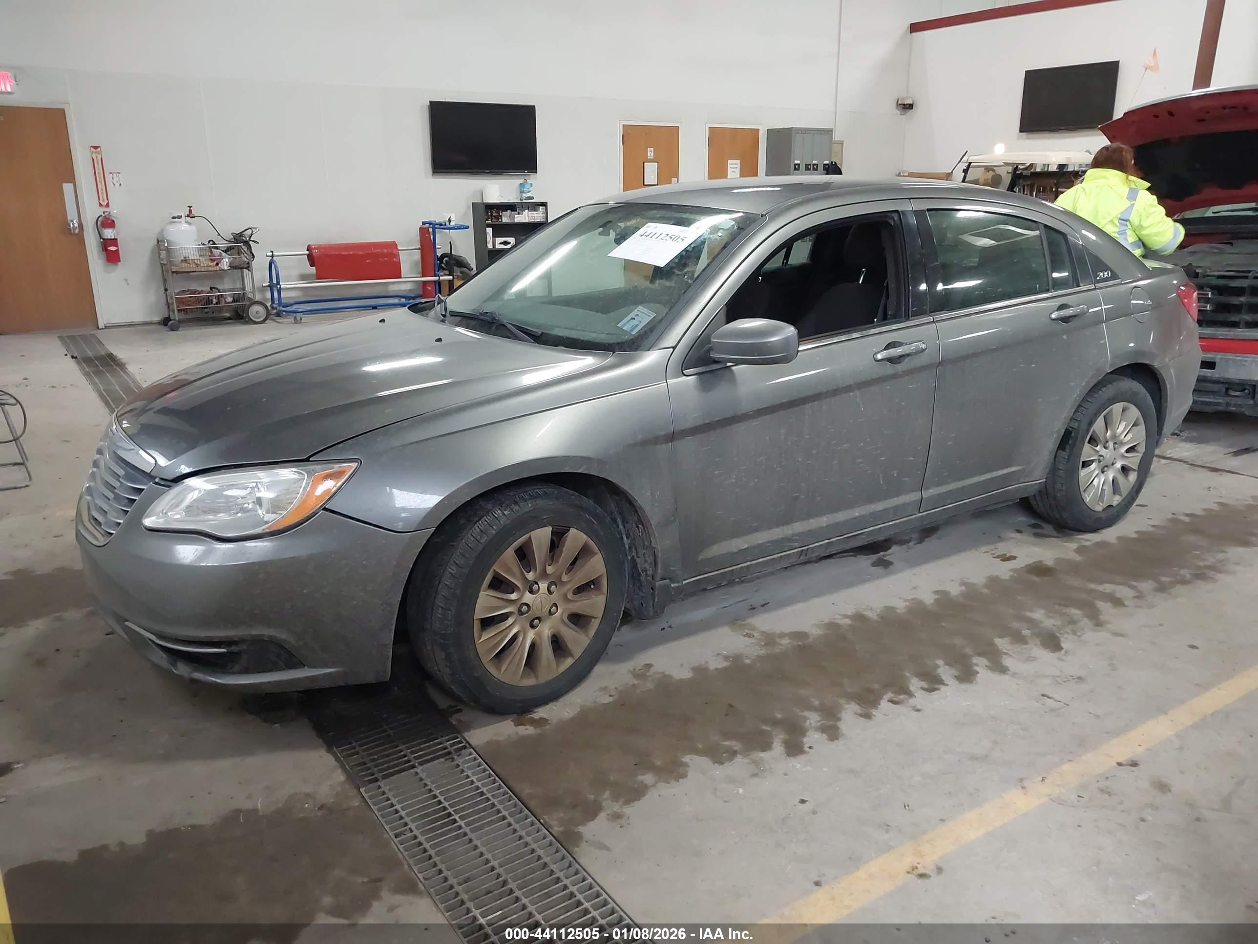 CHRYSLER 200 image 2