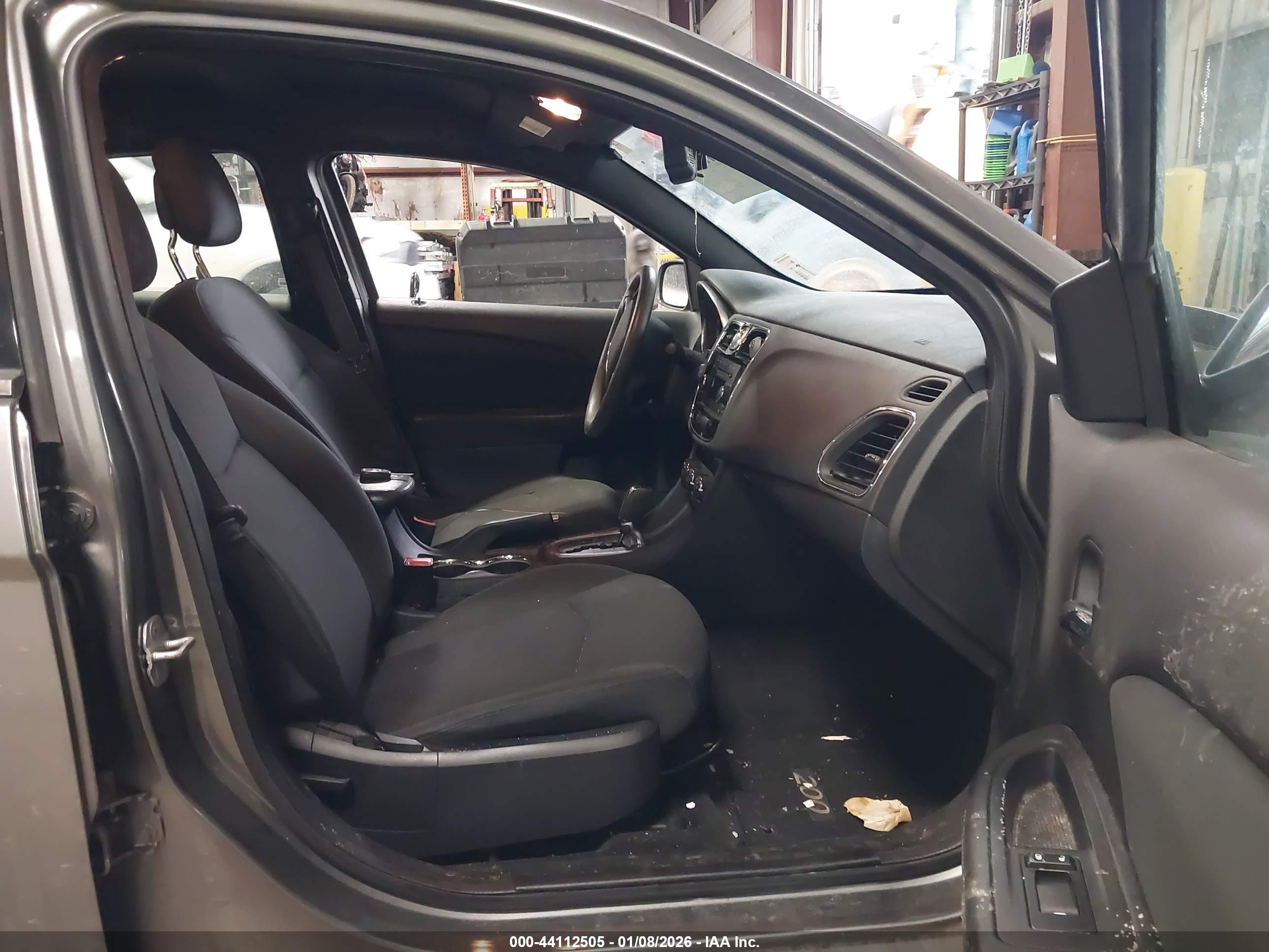 CHRYSLER 200 image 5
