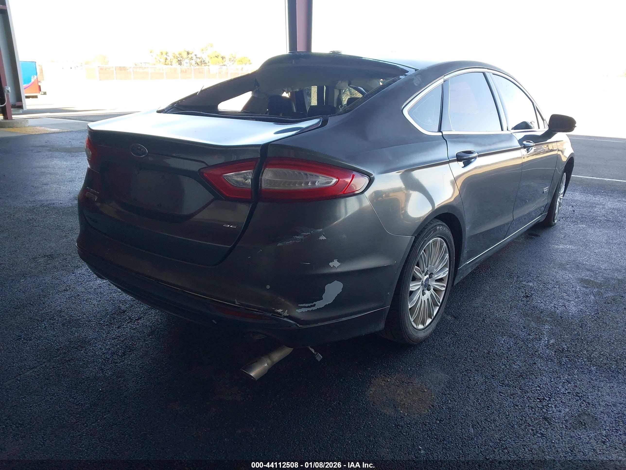 FORD FUSION image 4