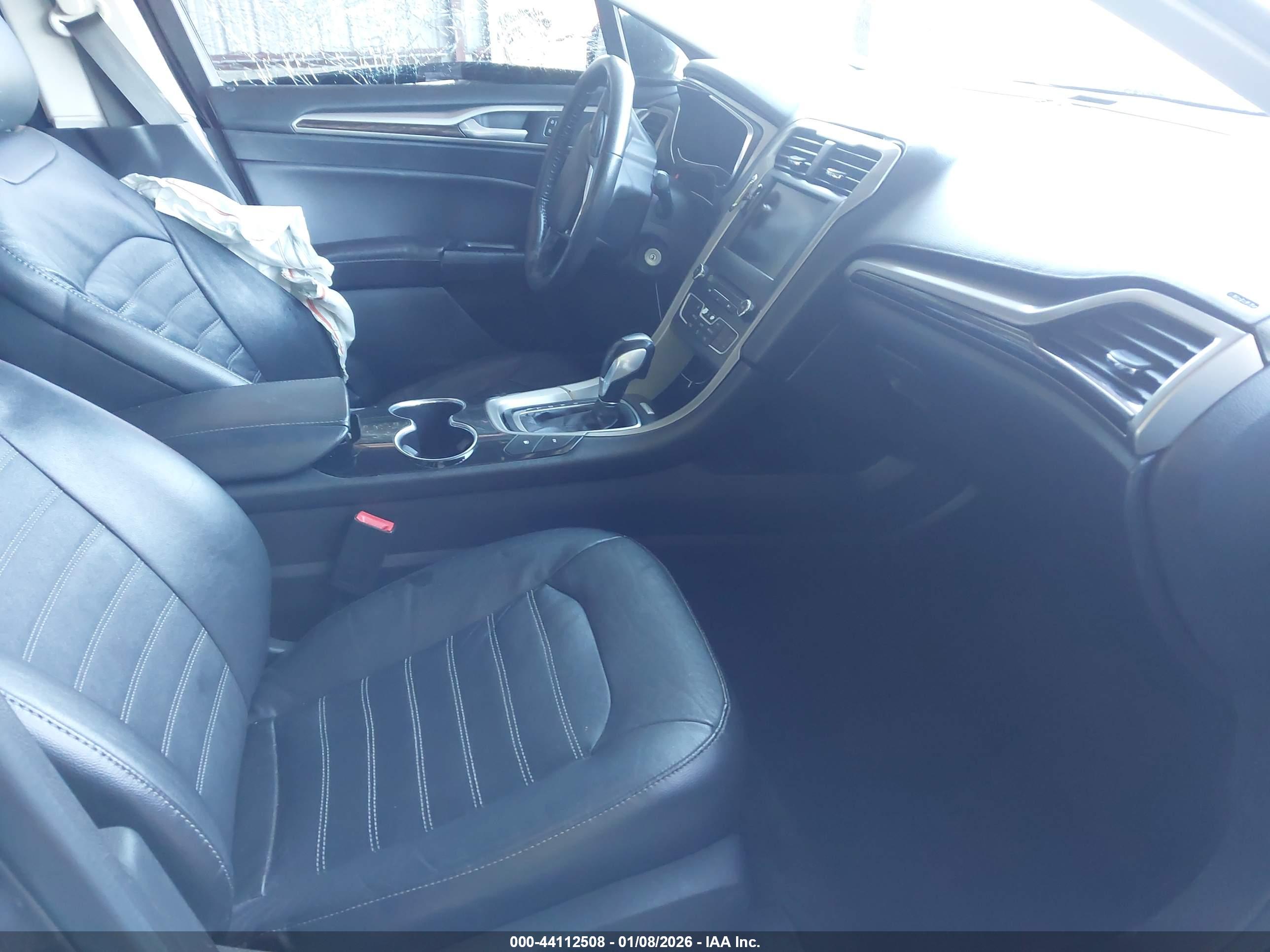FORD FUSION image 5