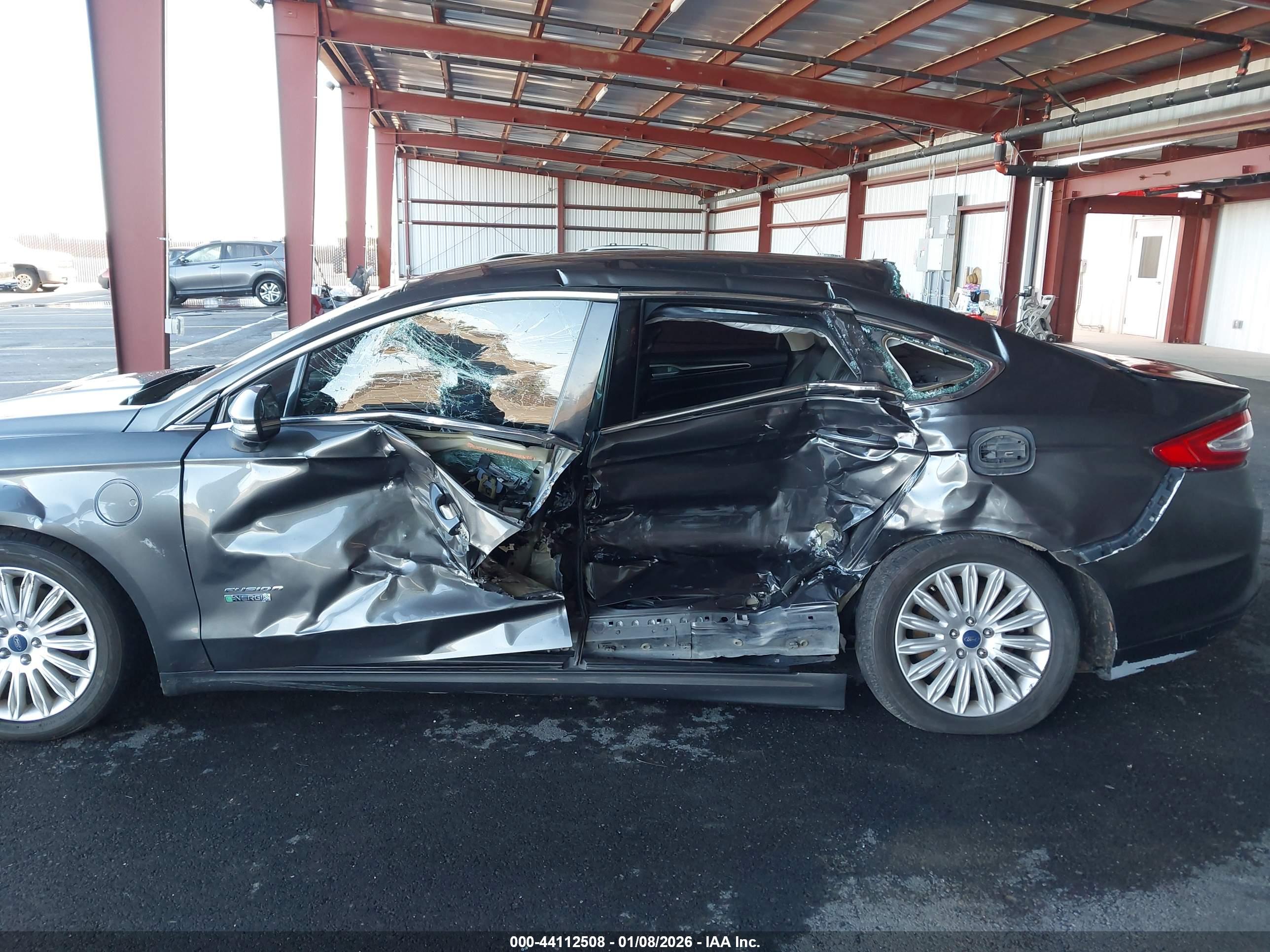 FORD FUSION image 6