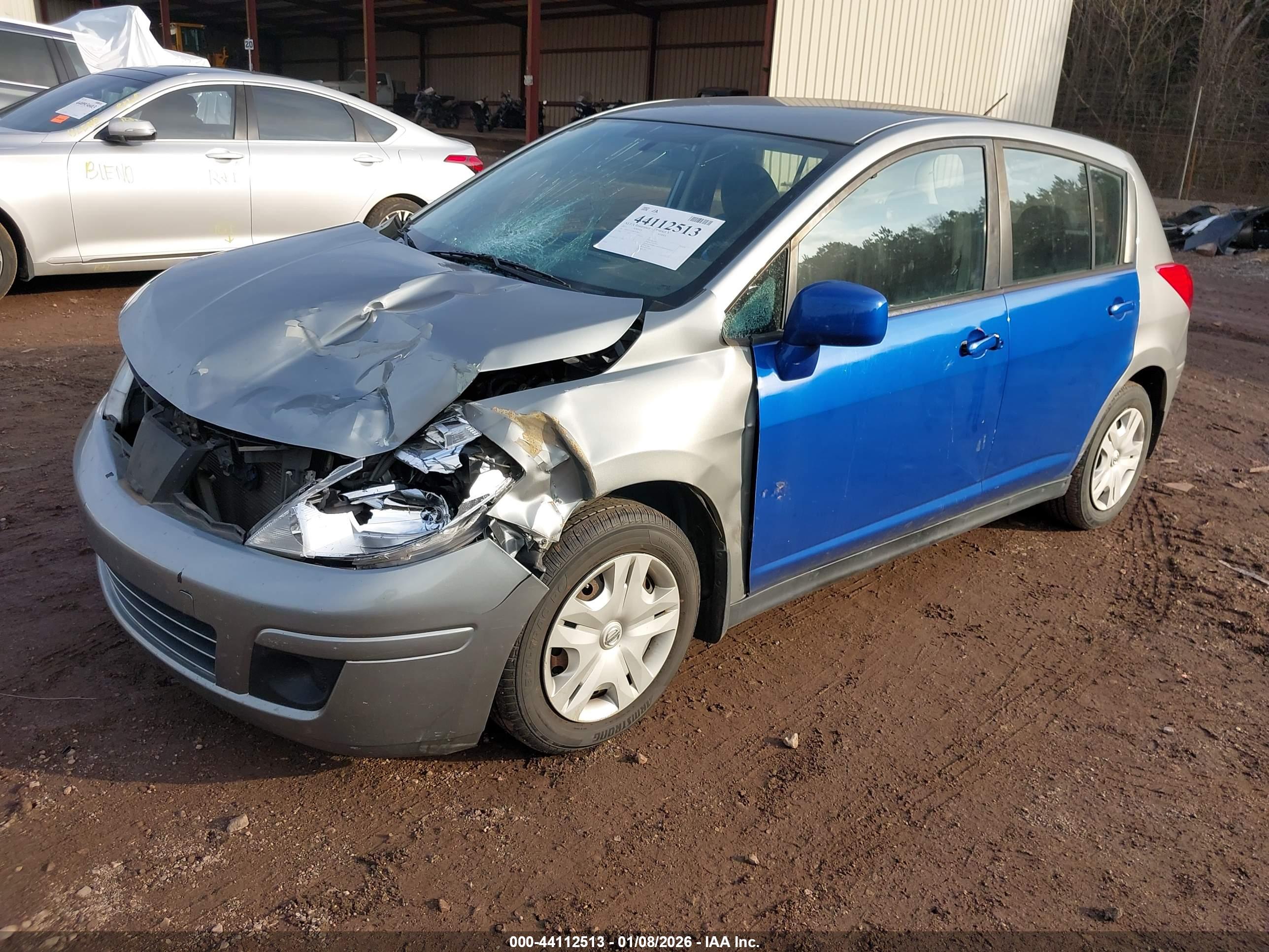 NISSAN VERSA image 2