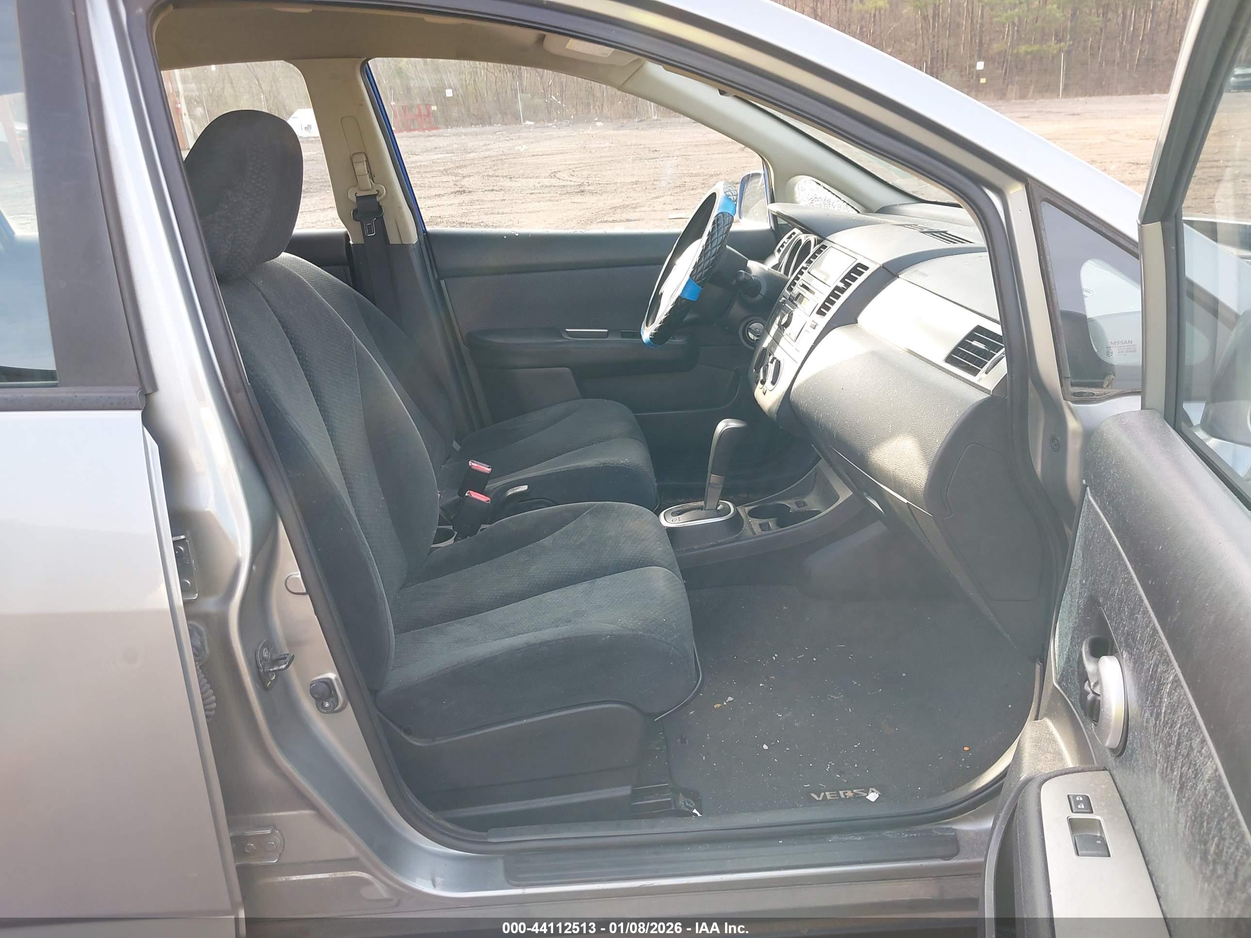 NISSAN VERSA image 5