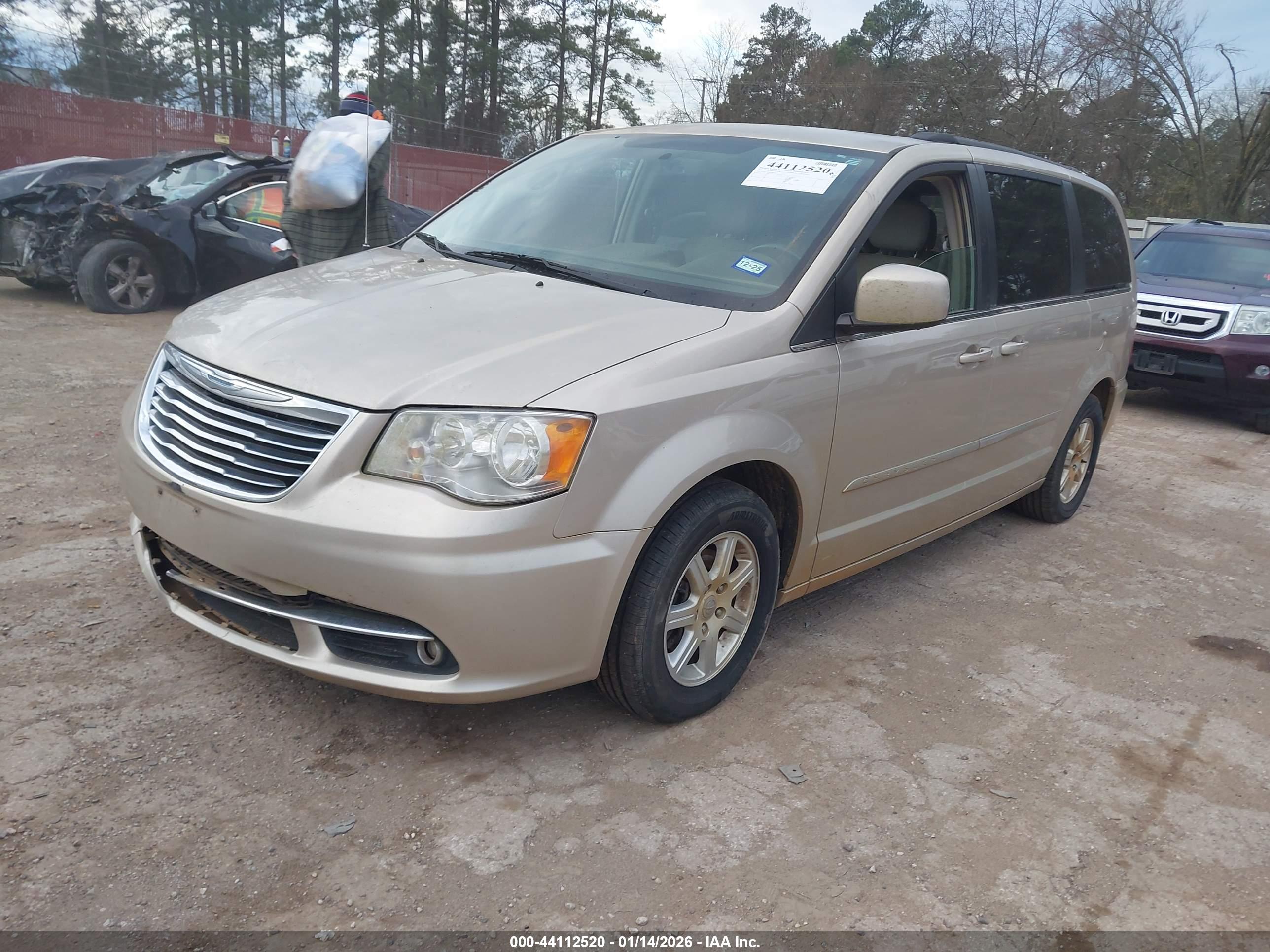 CHRYSLER TOWN image 2