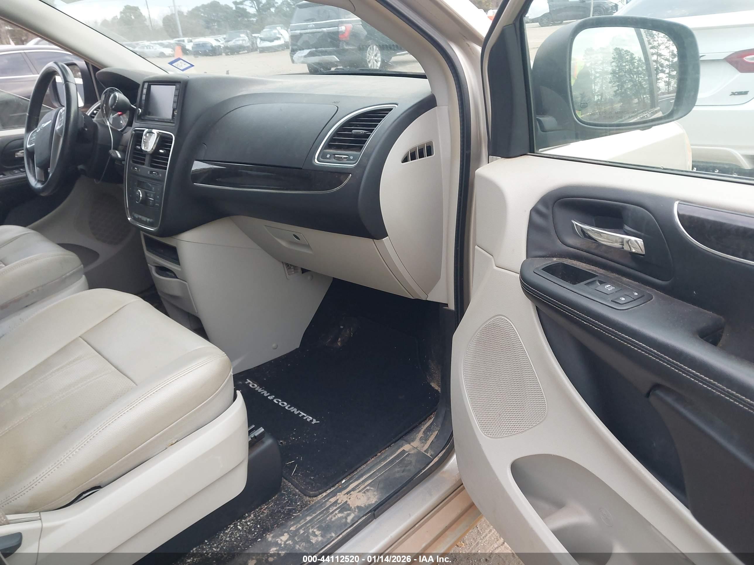CHRYSLER TOWN image 5